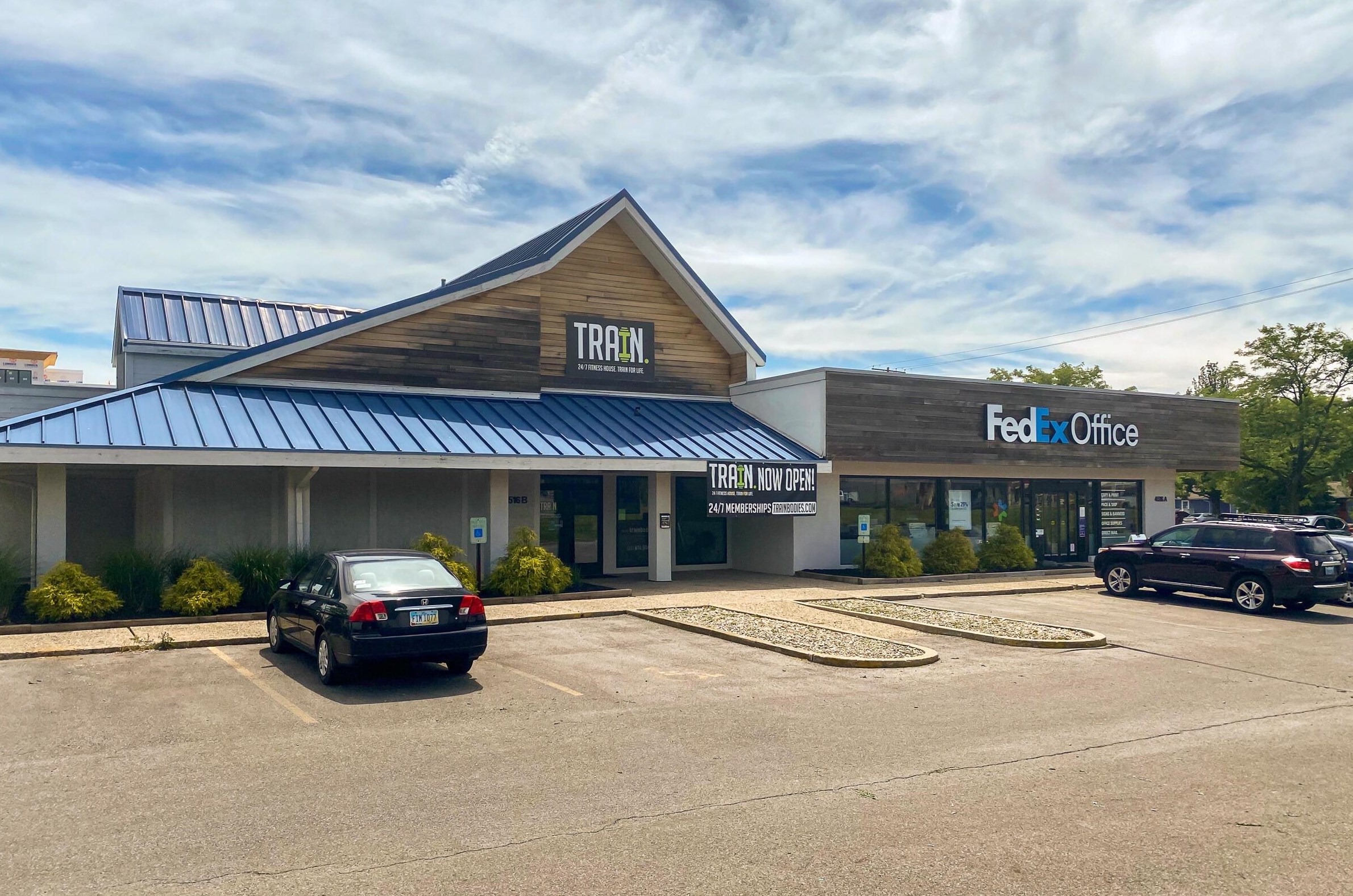 1572 Austin Dr, Columbus OH 43220-3103 exterior