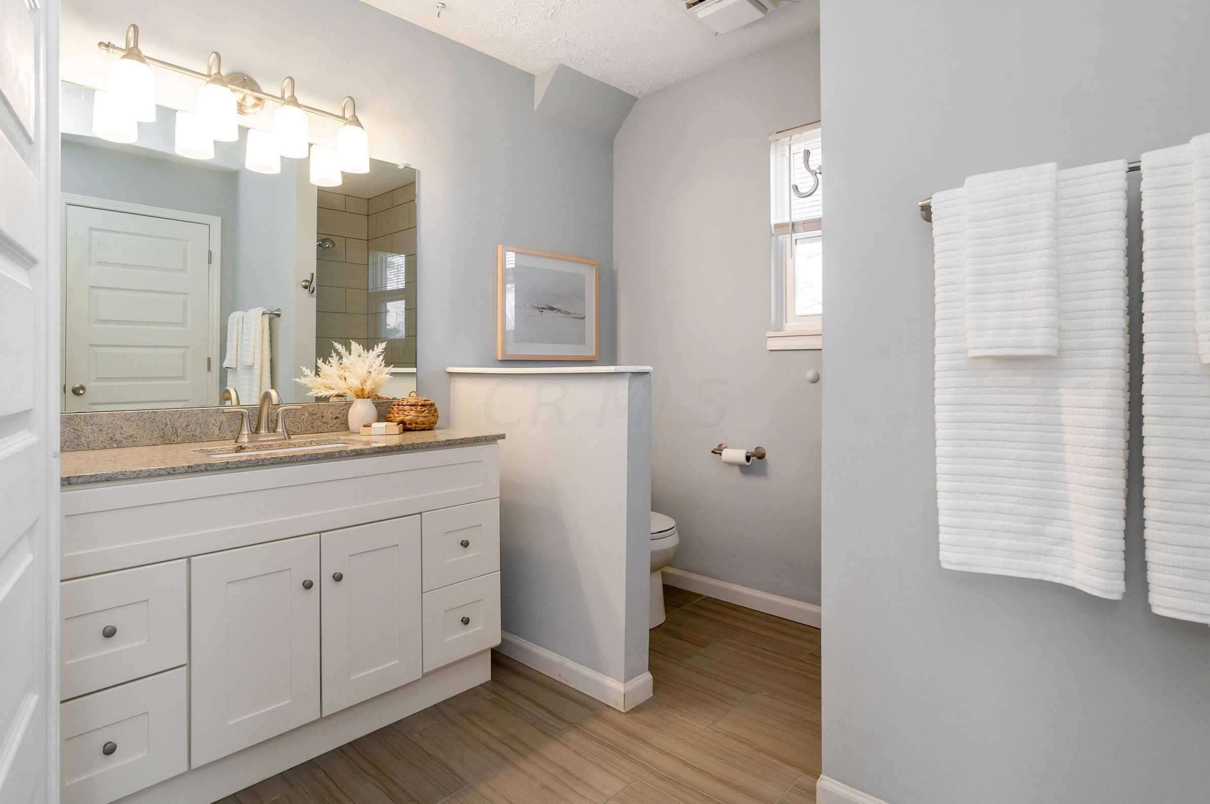 1572 Austin Dr, Columbus OH 43220-3103 exterior