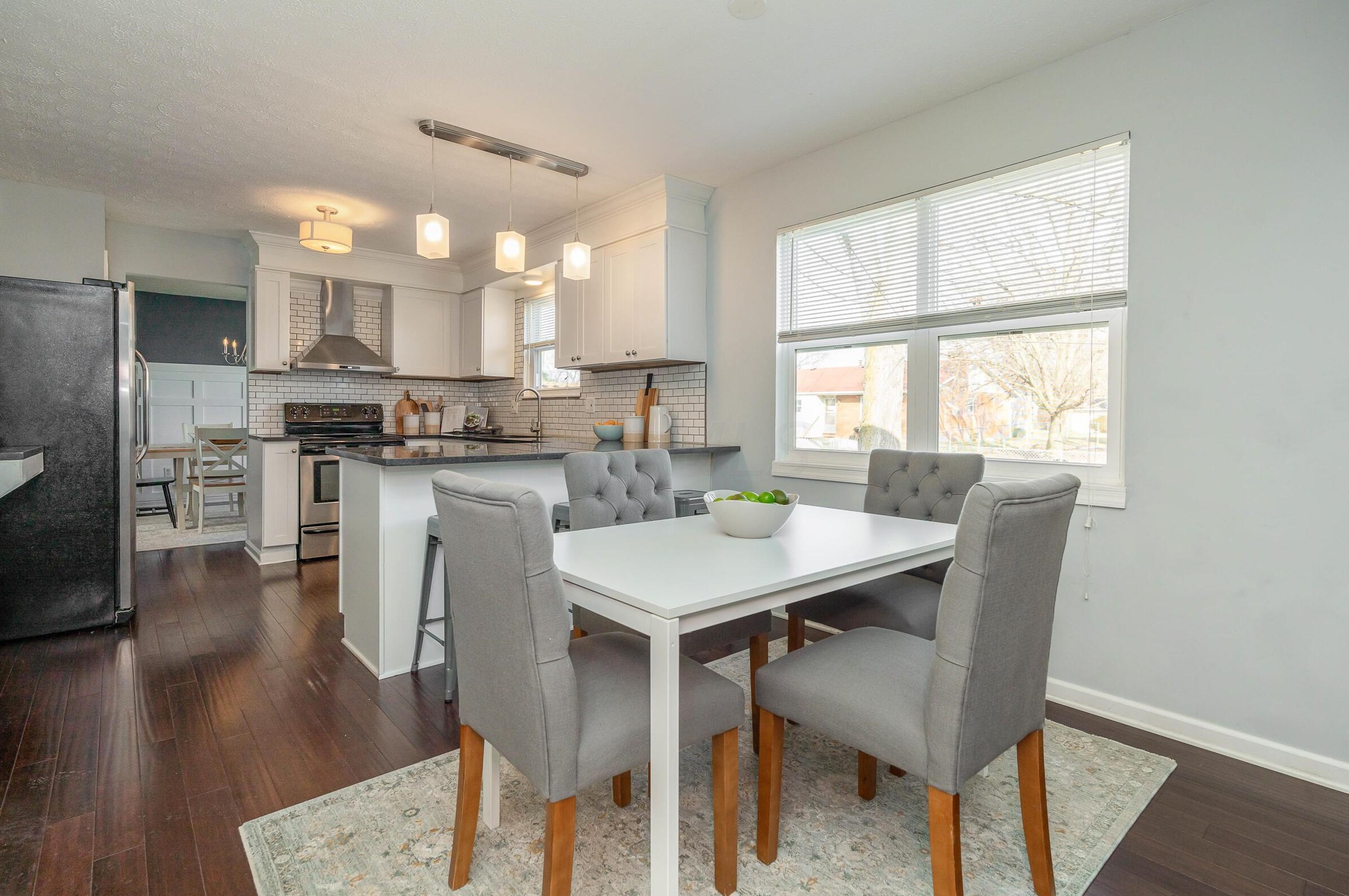 1572 Austin Dr, Columbus OH 43220-3103 exterior