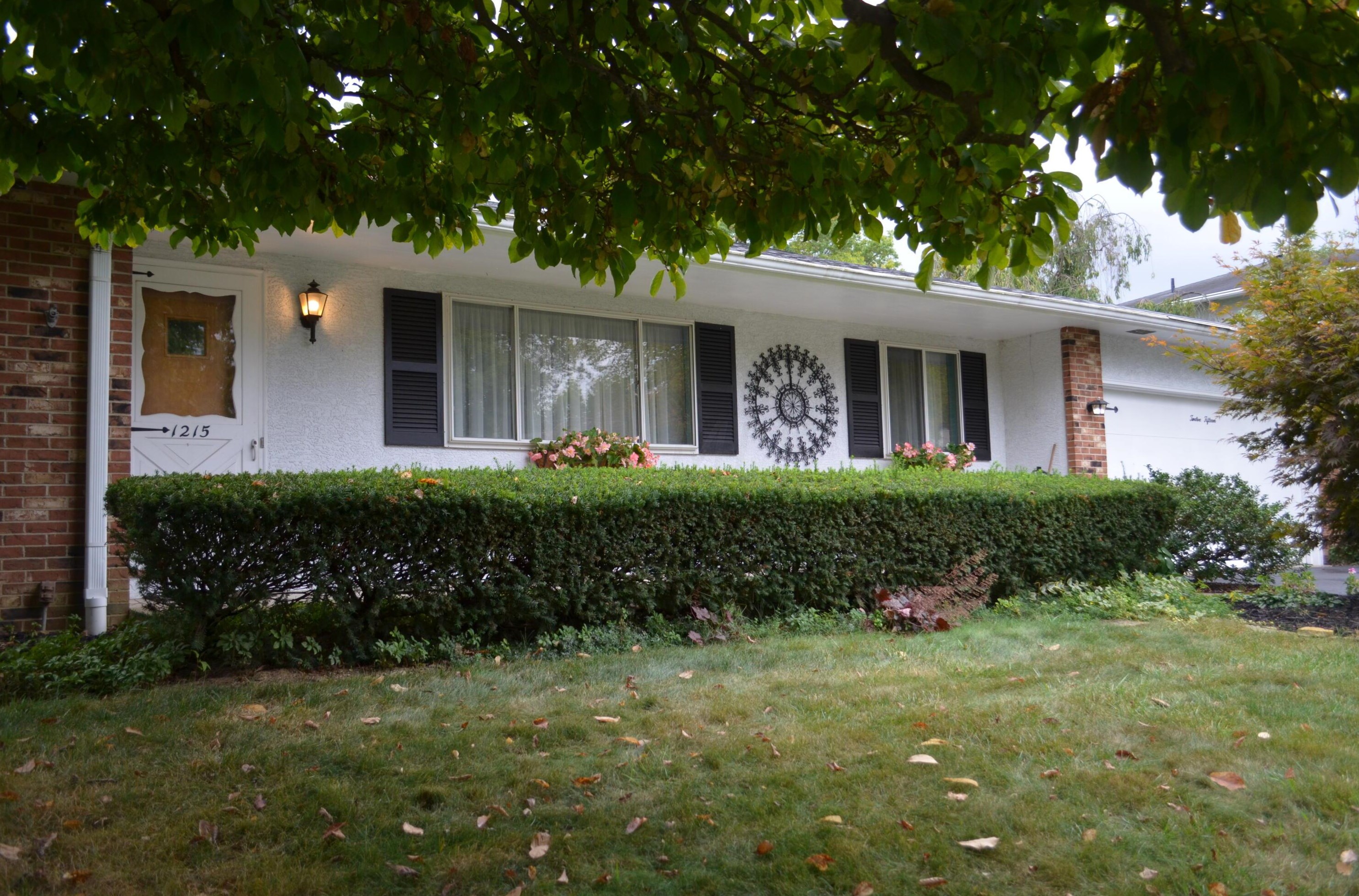 1215 Brookridge Dr, Columbus, OH 43235-4004