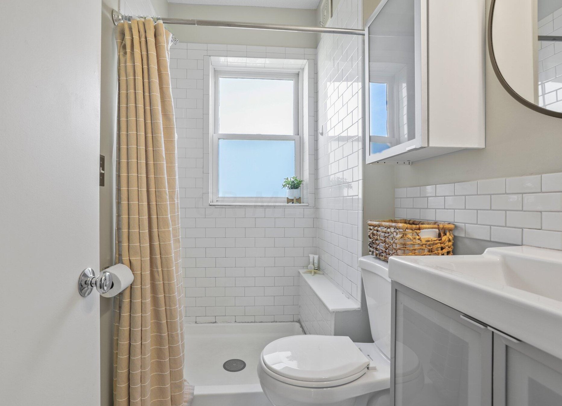 1094 Highland St, Columbus OH 43201-3277 exterior