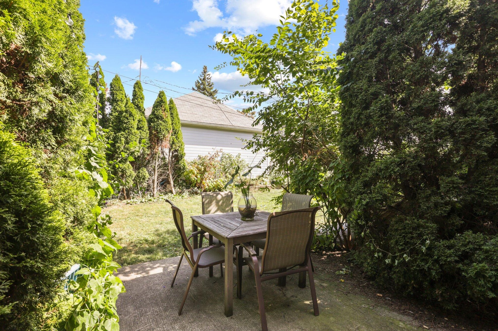 1094 Highland St, Columbus OH 43201-3277 exterior