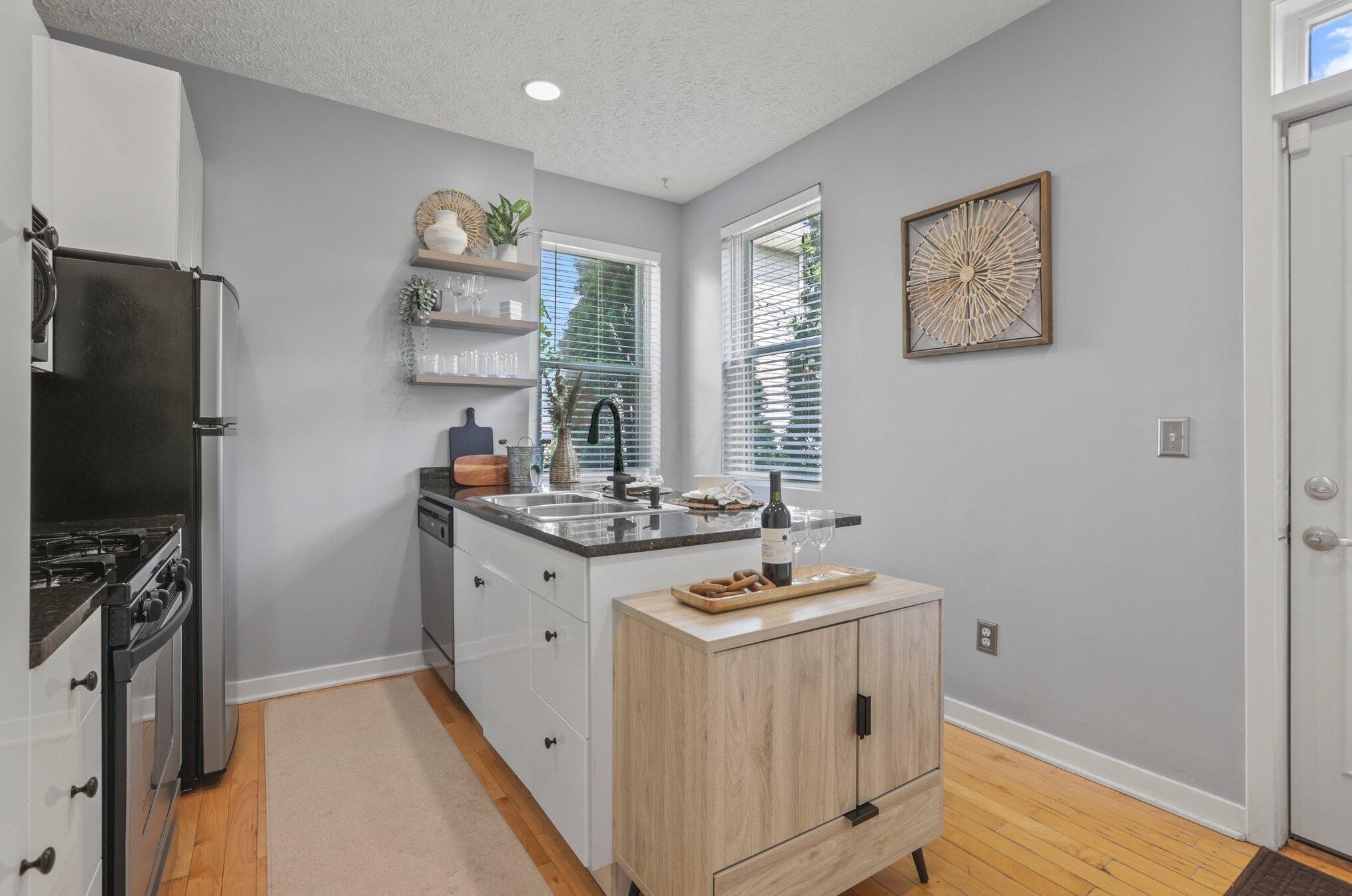 1094 Highland St, Columbus OH 43201-3277 exterior