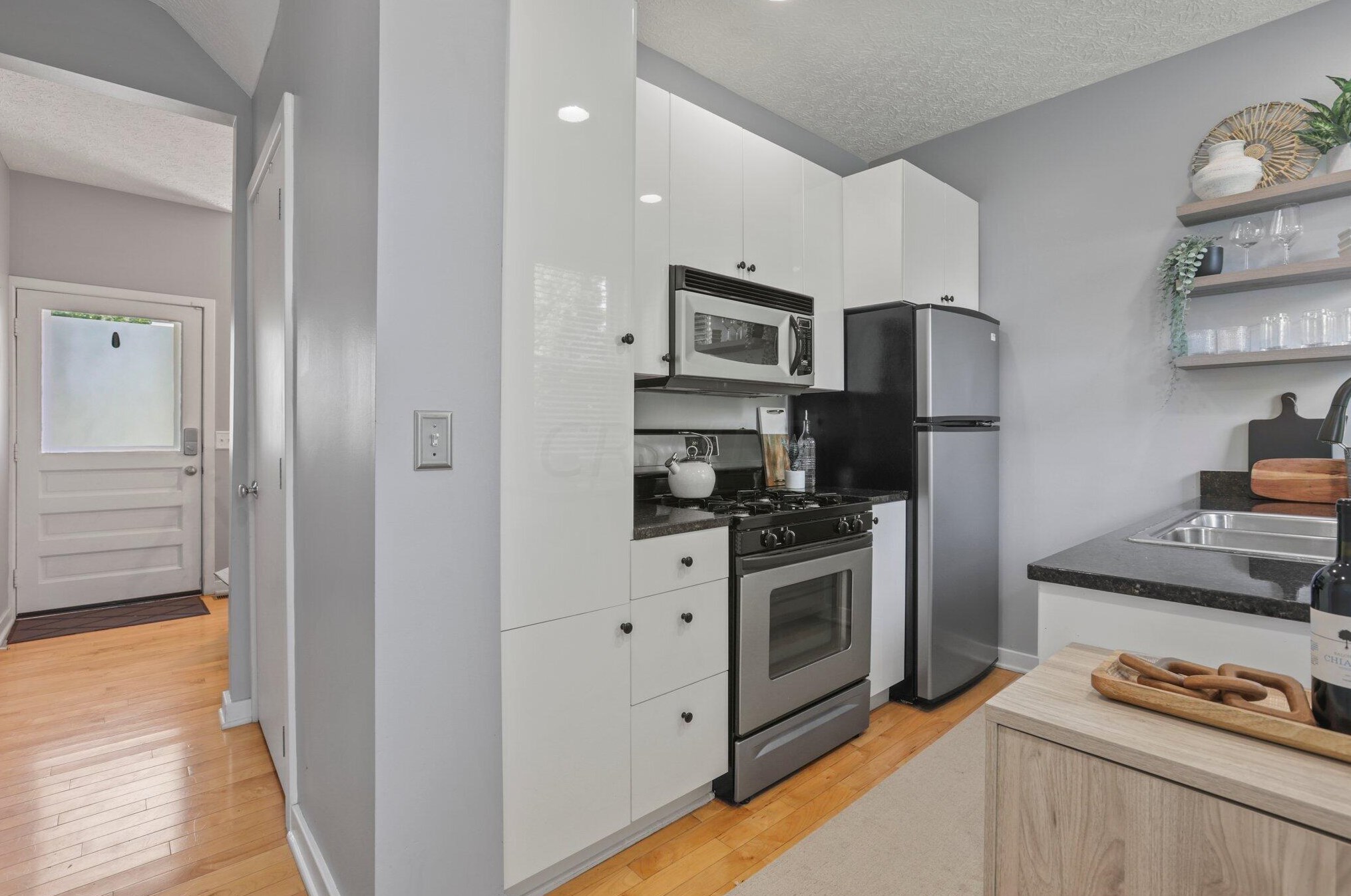 1094 Highland St, Columbus OH 43201-3277 exterior