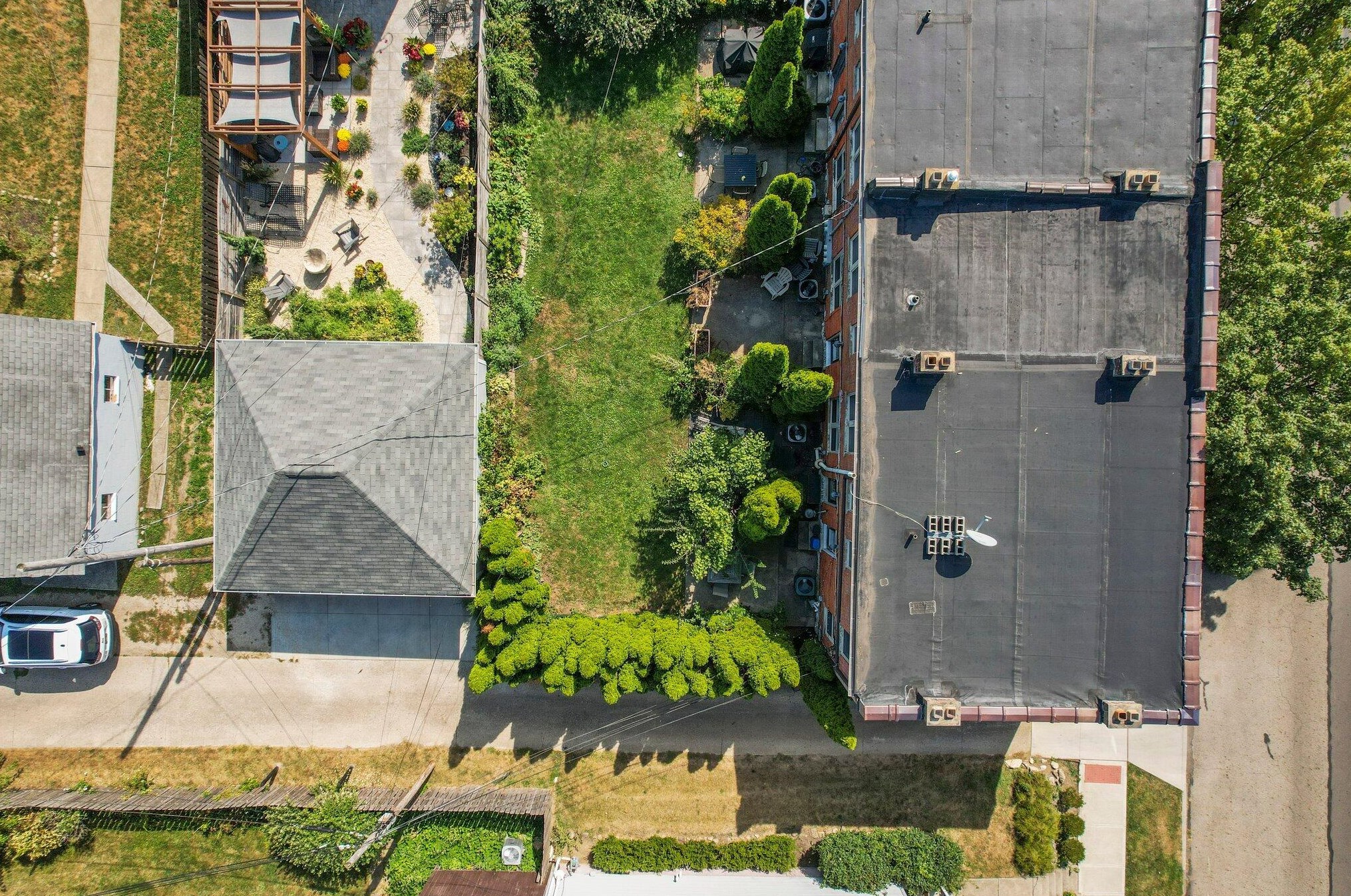 1094 Highland St, Columbus OH 43201-3277 exterior