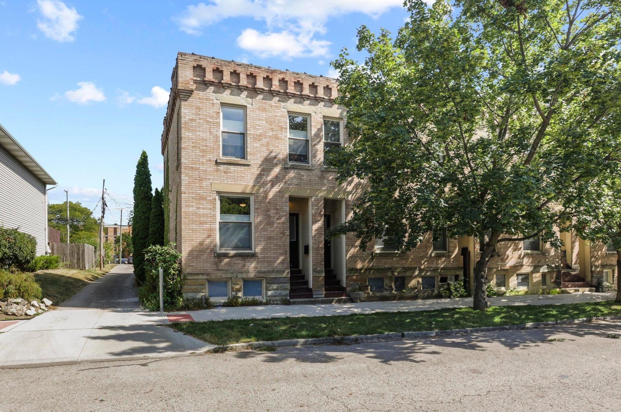 1094 Highland St, Columbus OH 43201-3277 exterior