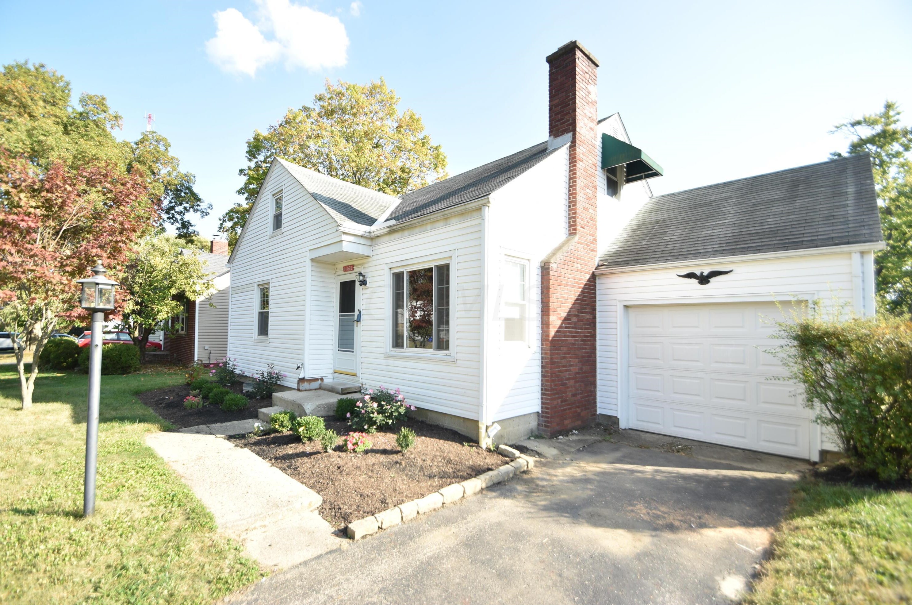 1523 College Hill Dr, Columbus, OH 43221-3414