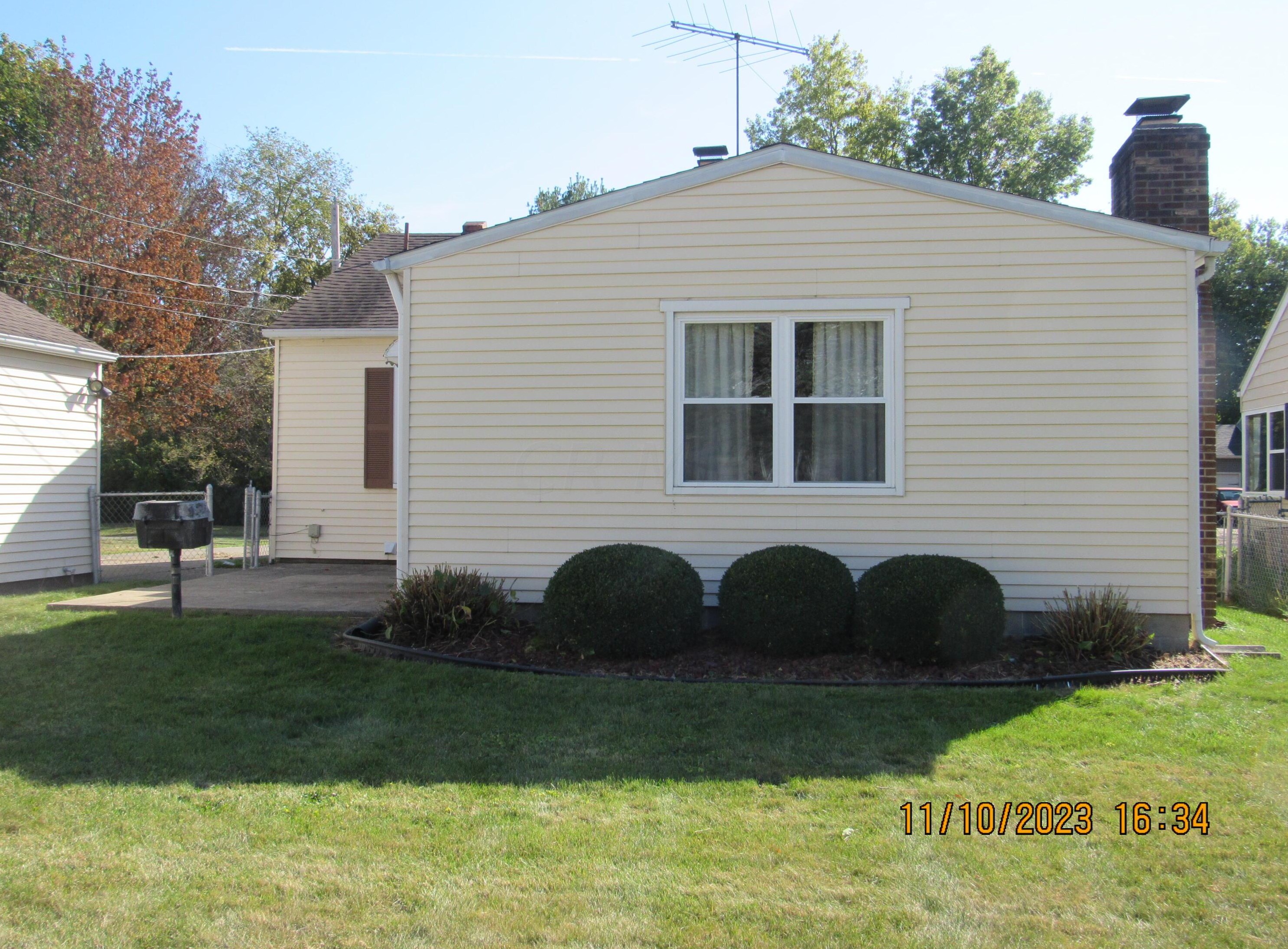 565 Springhollow Rd, Circleville, OH 43113-1407