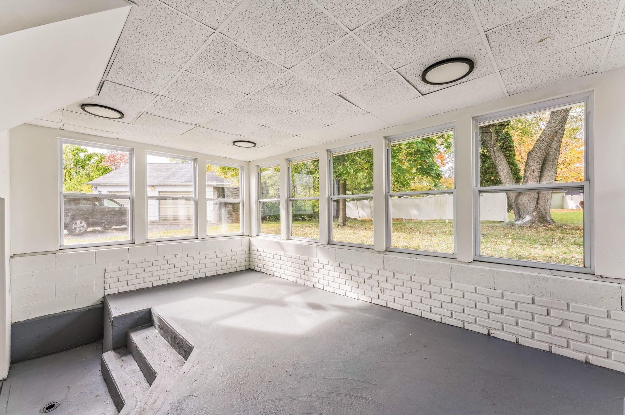 2027 Shawbury Ct, Columbus OH  43229-3856 exterior