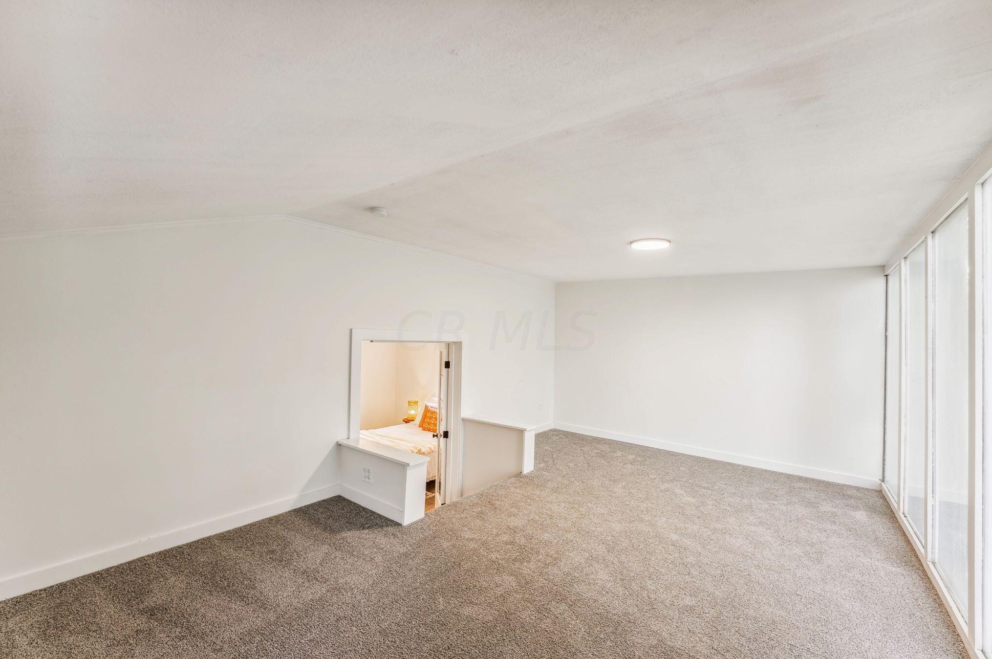 2027 Shawbury Ct, Columbus OH  43229-3856 exterior