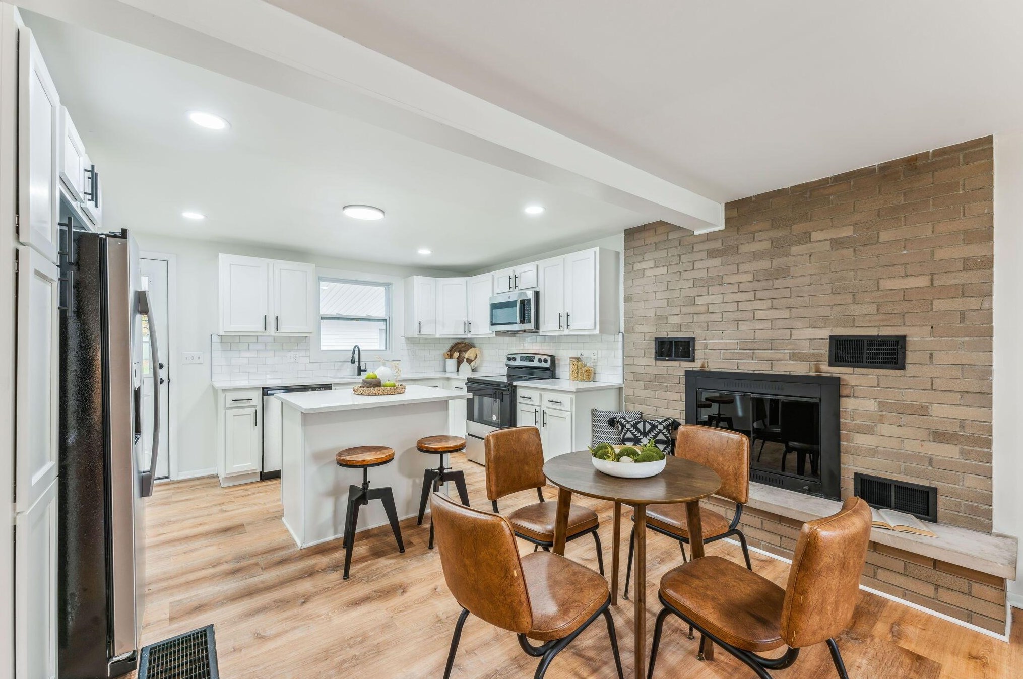 2027 Shawbury Ct, Columbus OH  43229-3856 exterior