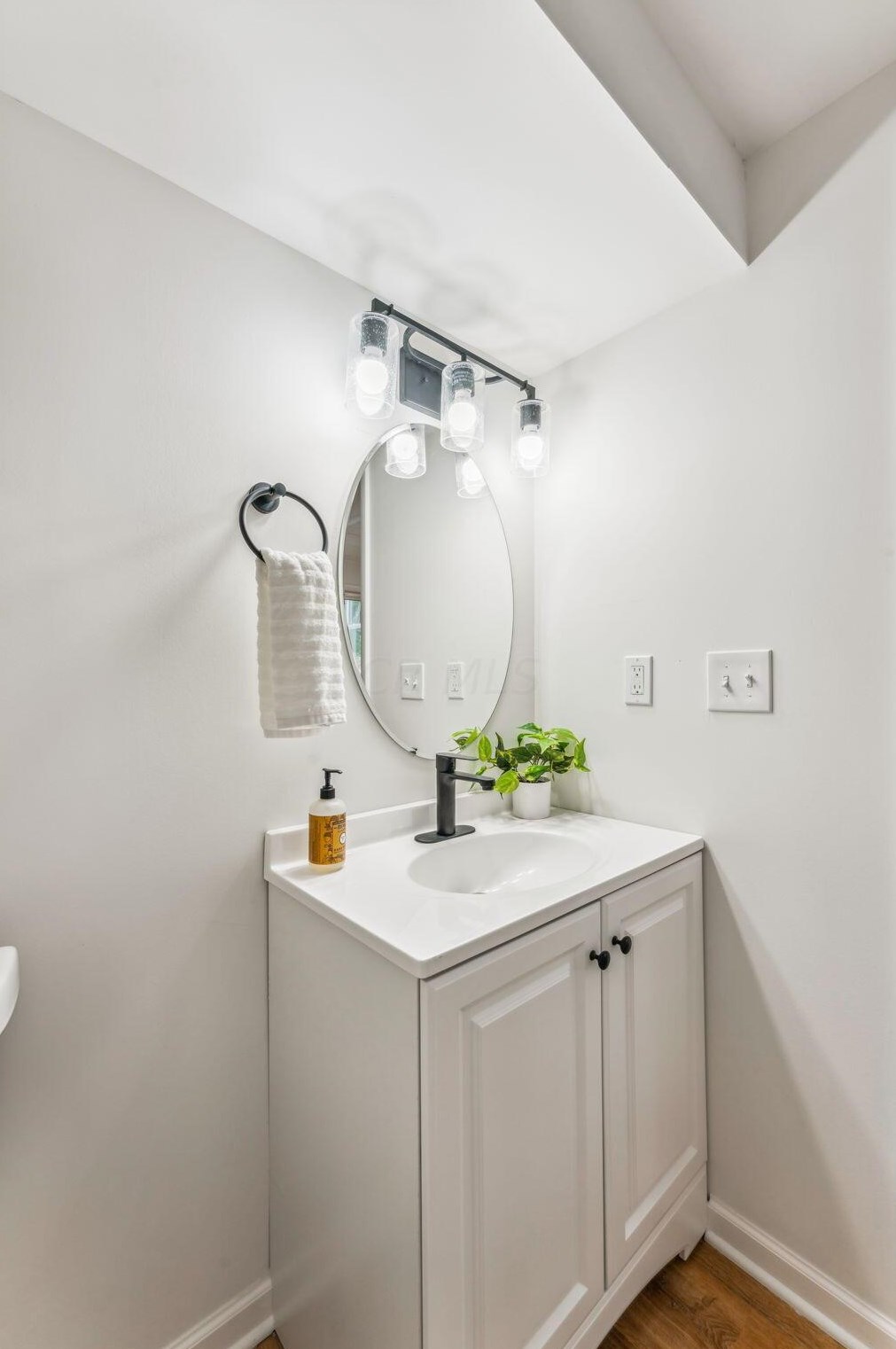 2027 Shawbury Ct, Columbus OH  43229-3856 exterior