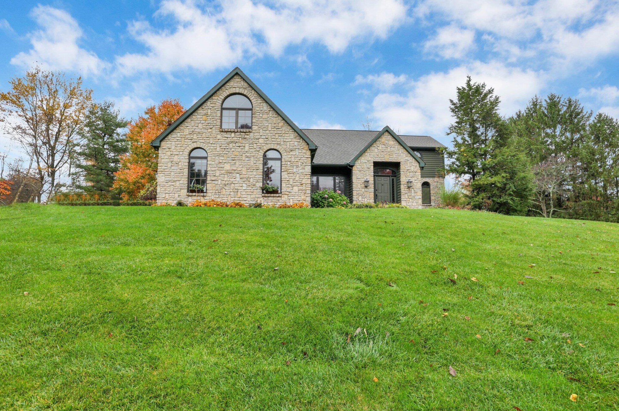 8337 Ohio State Ln, Lancaster, OH 43130-9272