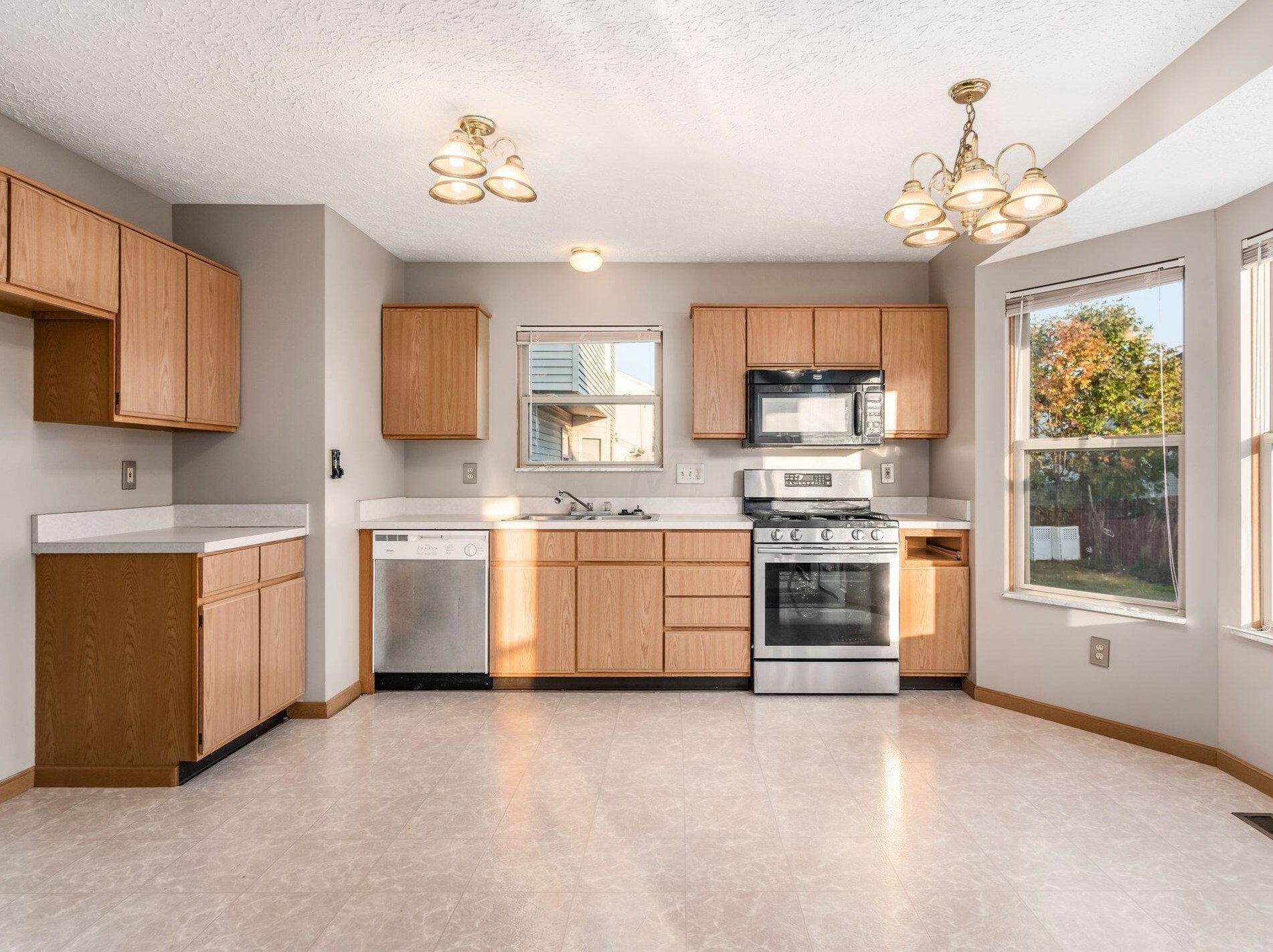 2959 Ironstone Dr, Columbus OH 43231-8811 exterior