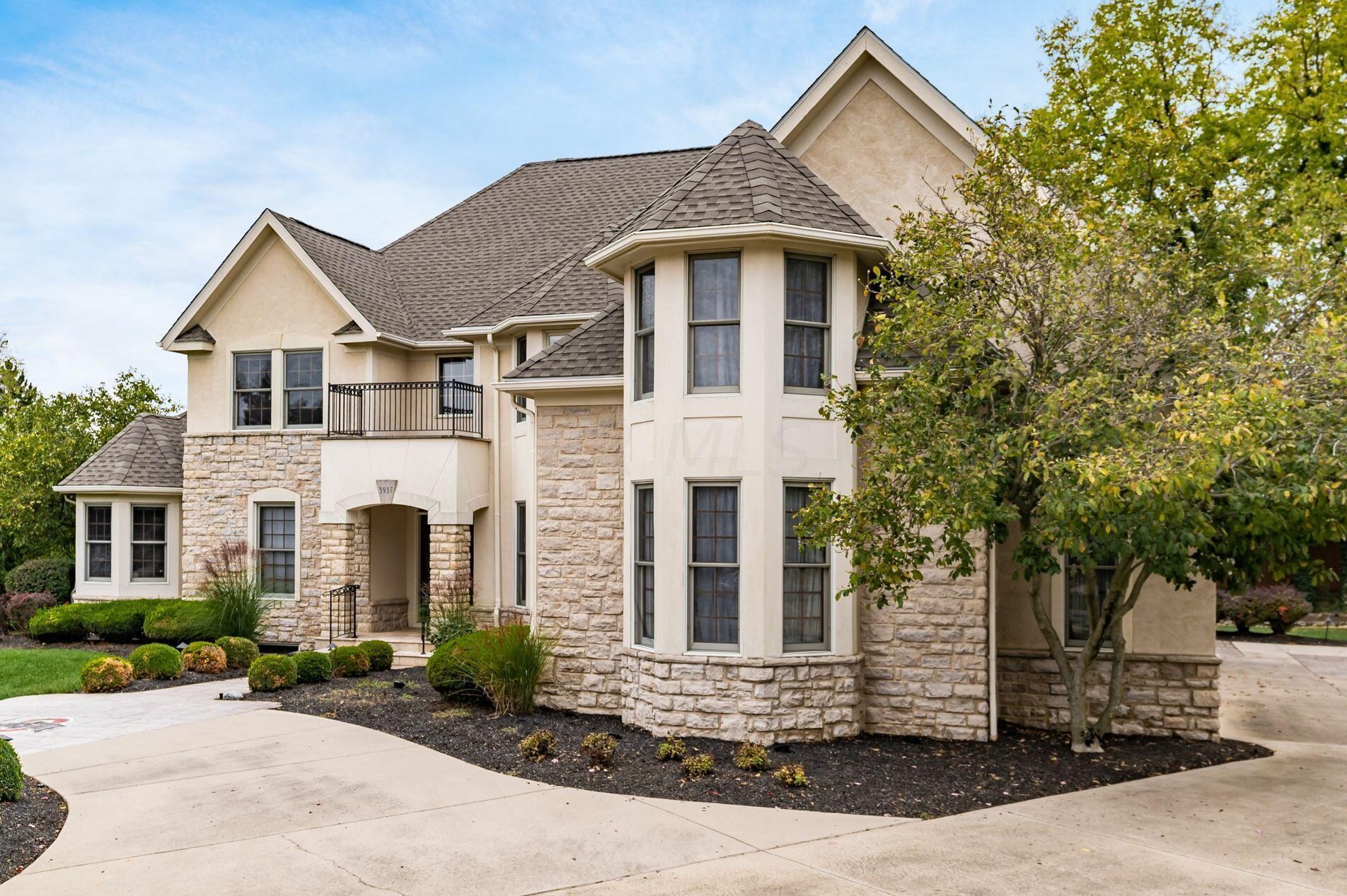 3937 Tarrington Ln, Columbus, OH 43220-2299