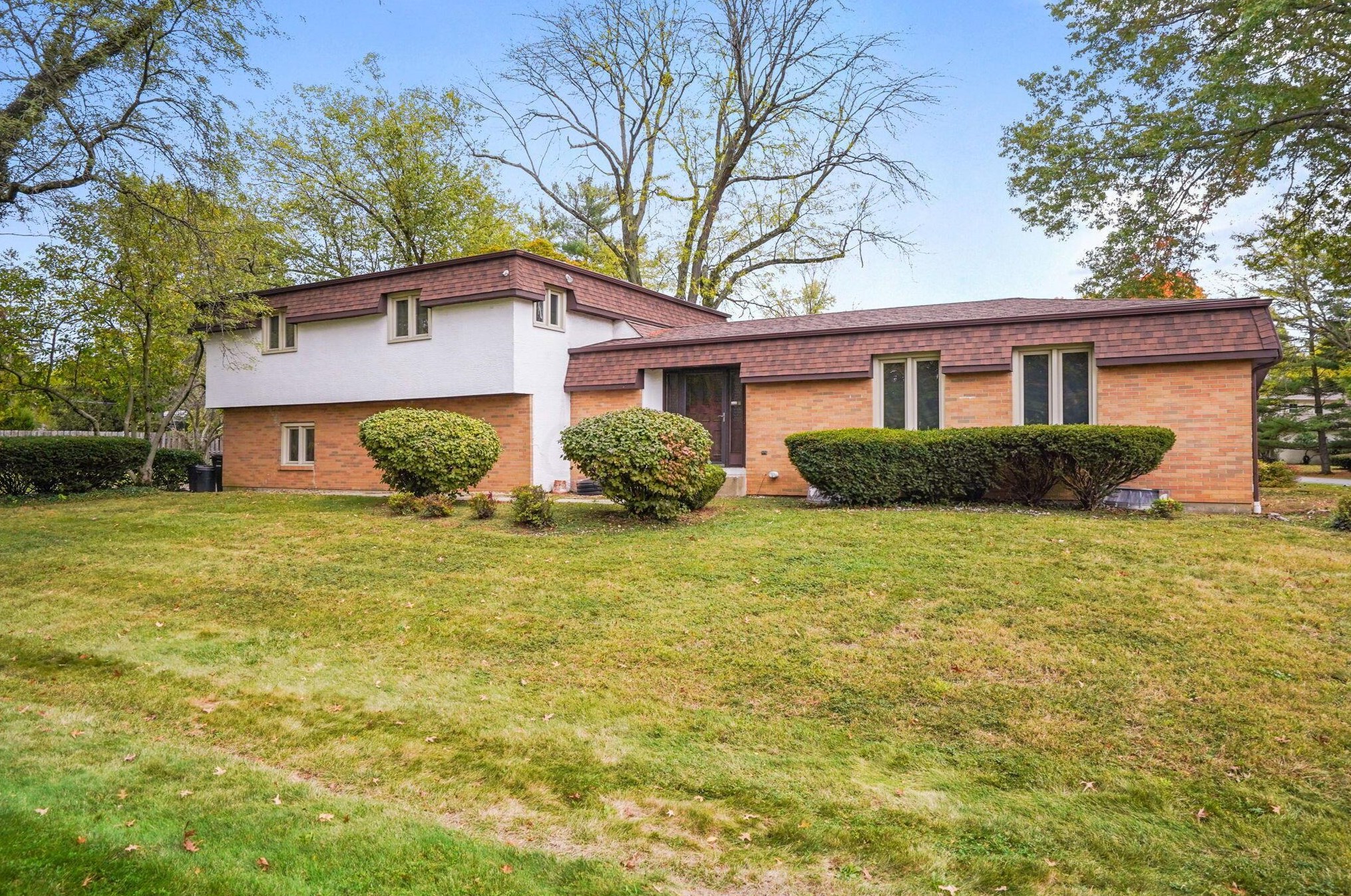300 Old Trail Dr, Columbus, OH 43213-2181