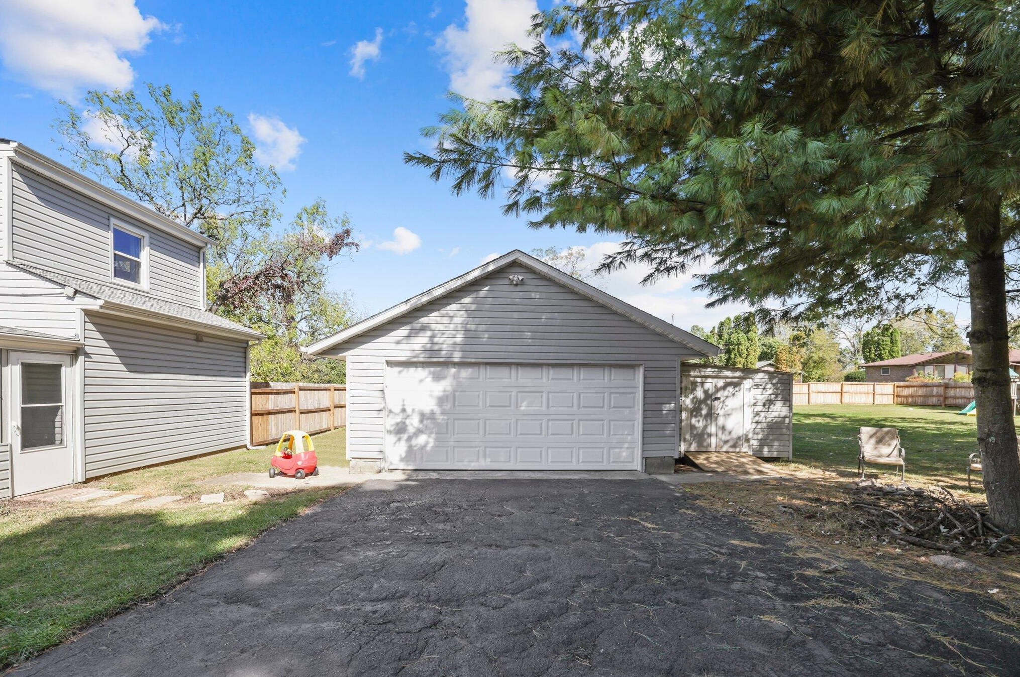 8200 Flint Rd, Columbus OH  43235-6411 exterior