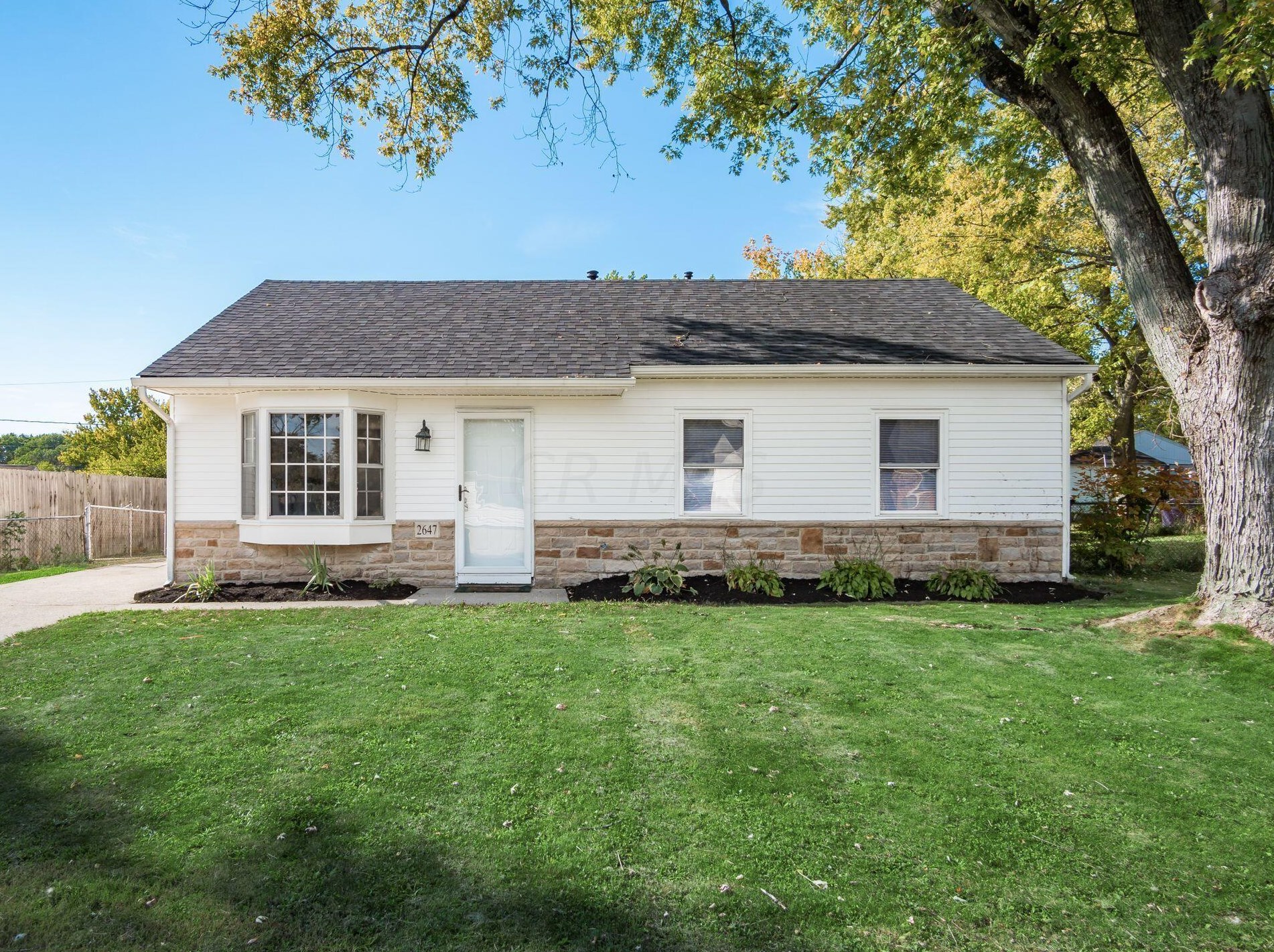 2647 Sherborne Dr, Columbus, OH 43224