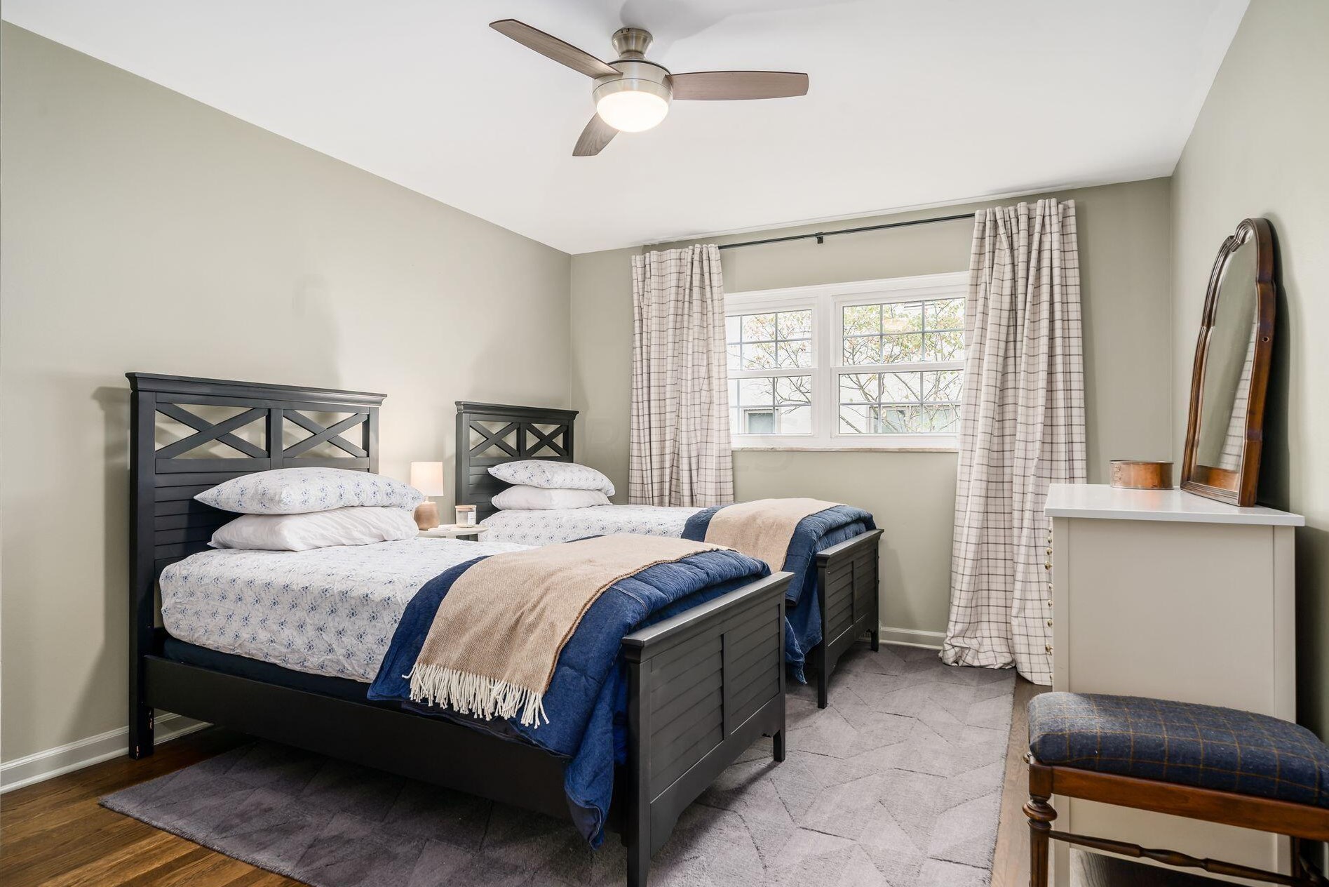 3871 Hillview Dr, Columbus OH 43220-4735 exterior