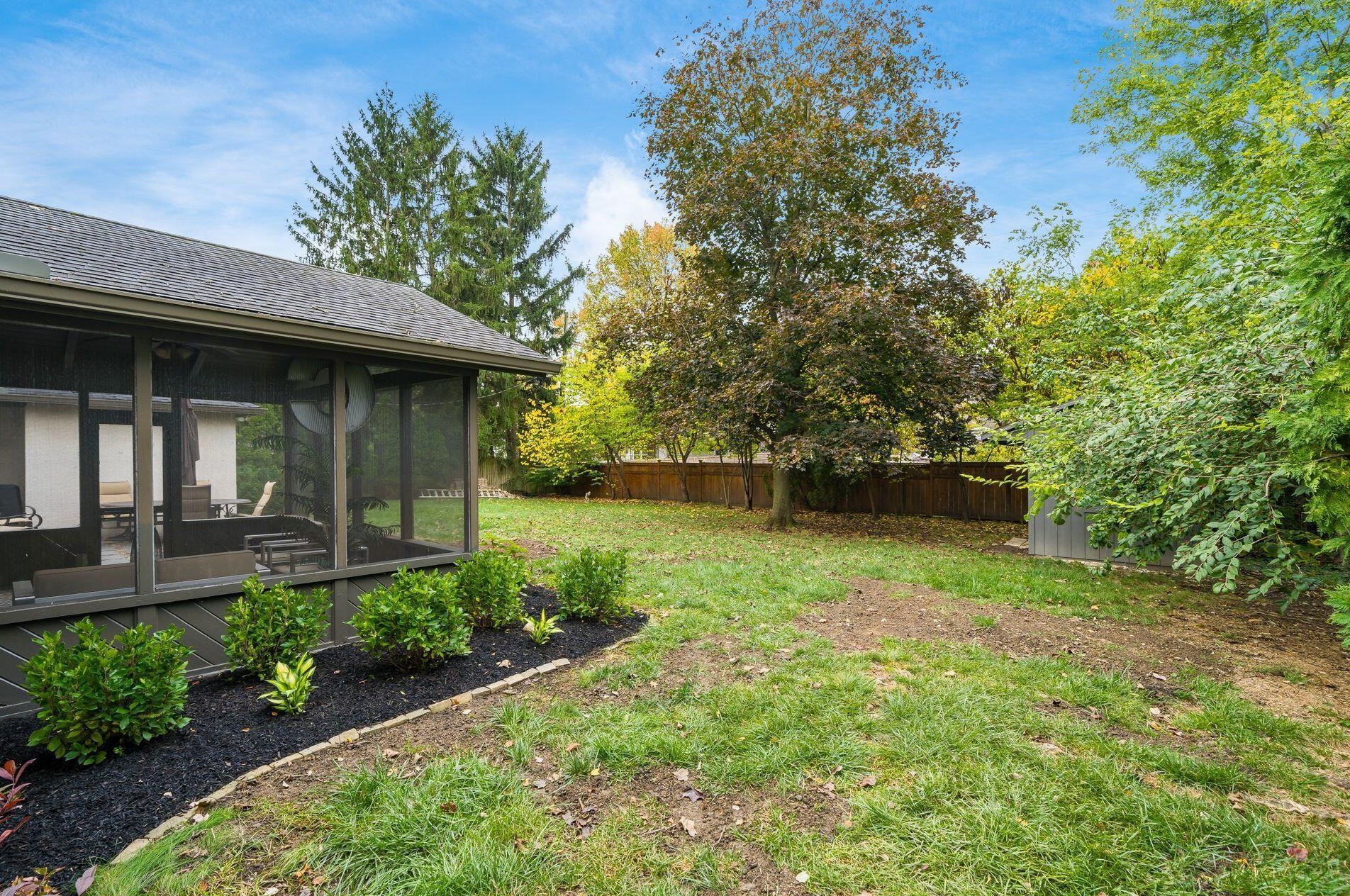 3871 Hillview Dr, Columbus OH 43220-4735 exterior