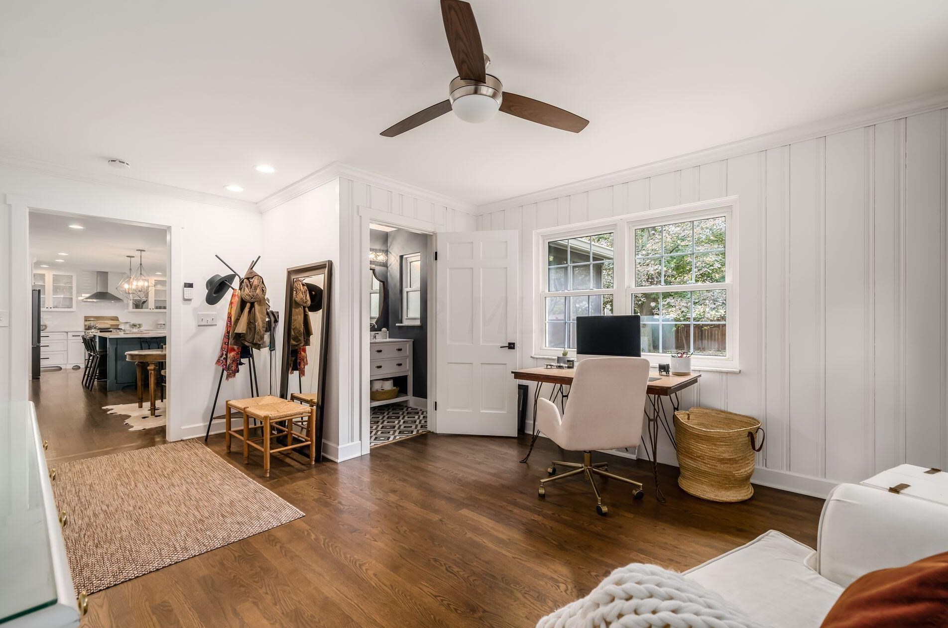 3871 Hillview Dr, Columbus OH 43220-4735 exterior