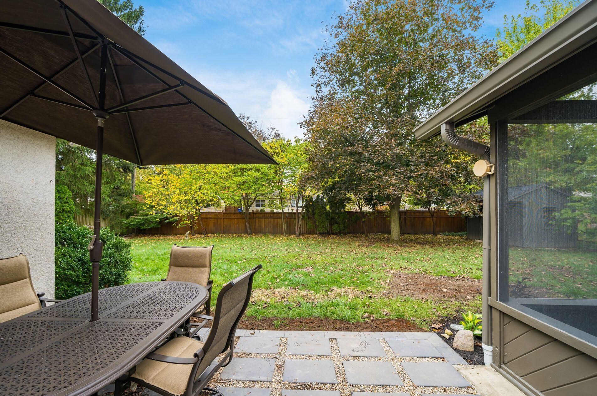 3871 Hillview Dr, Columbus OH 43220-4735 exterior