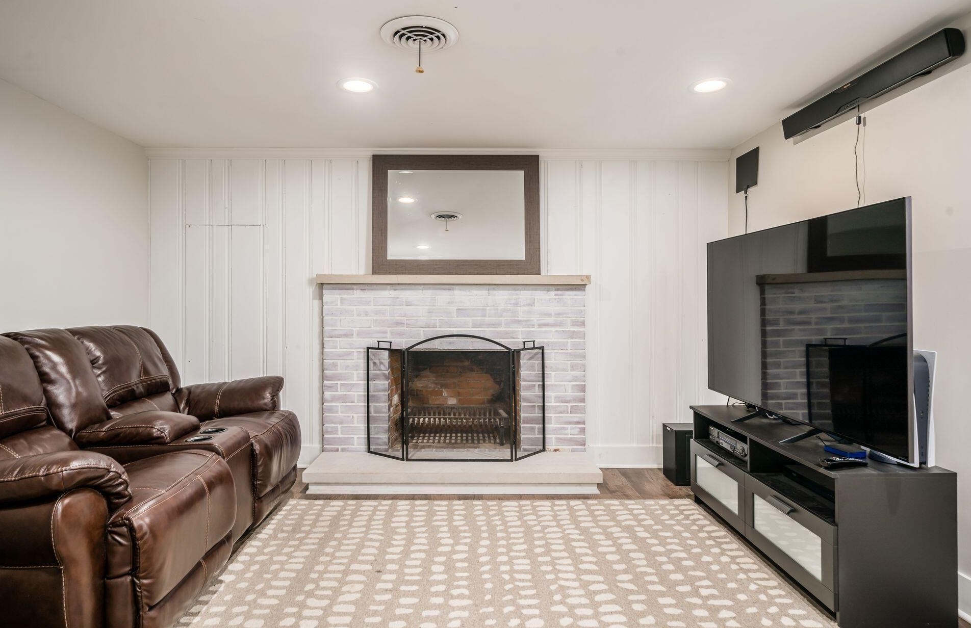 3871 Hillview Dr, Columbus OH 43220-4735 exterior