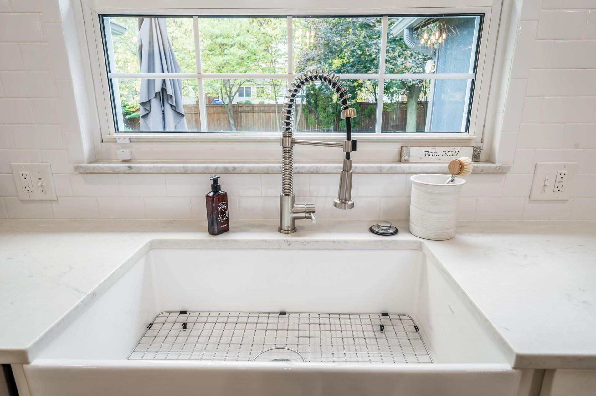 3871 Hillview Dr, Columbus OH 43220-4735 exterior