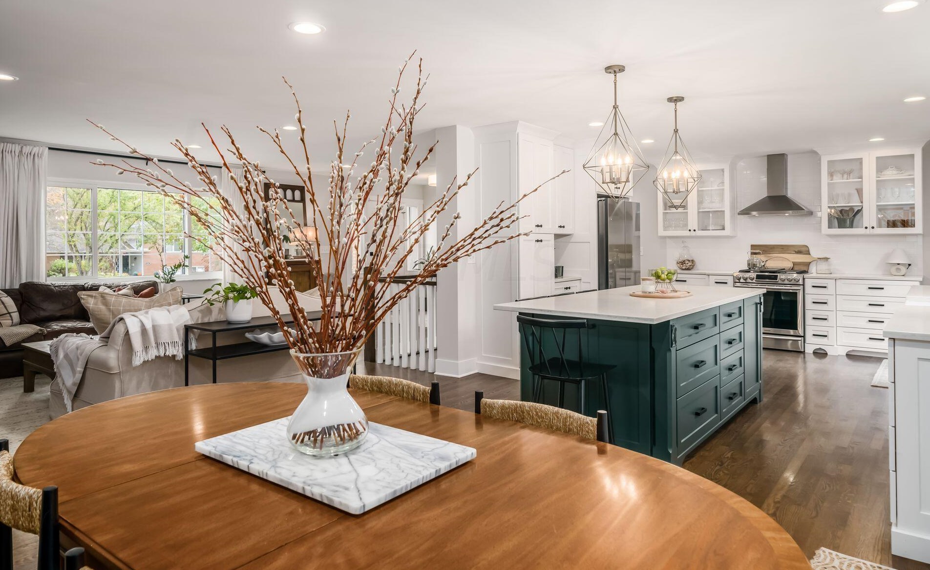 3871 Hillview Dr, Columbus OH 43220-4735 exterior