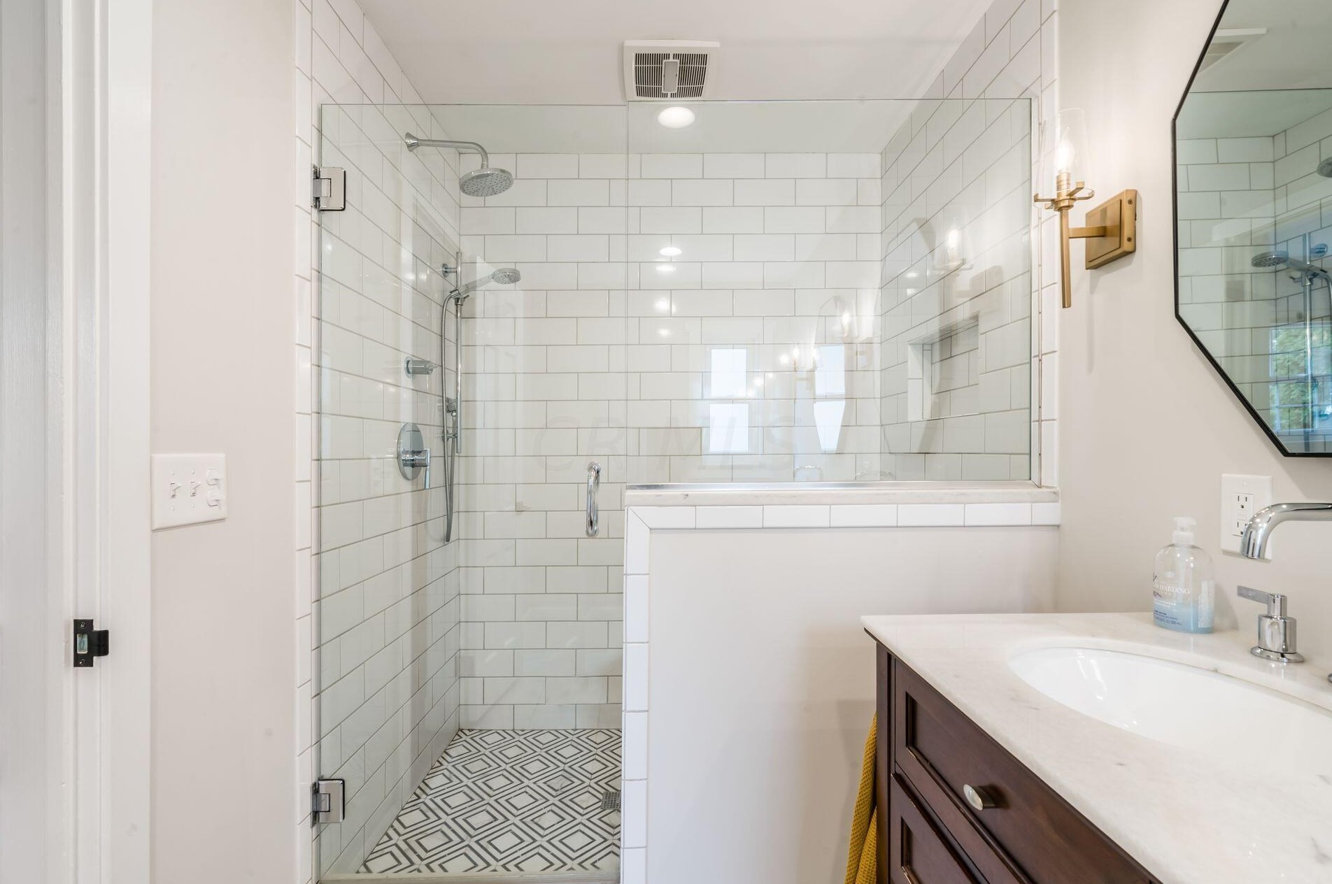 3871 Hillview Dr, Columbus OH 43220-4735 exterior