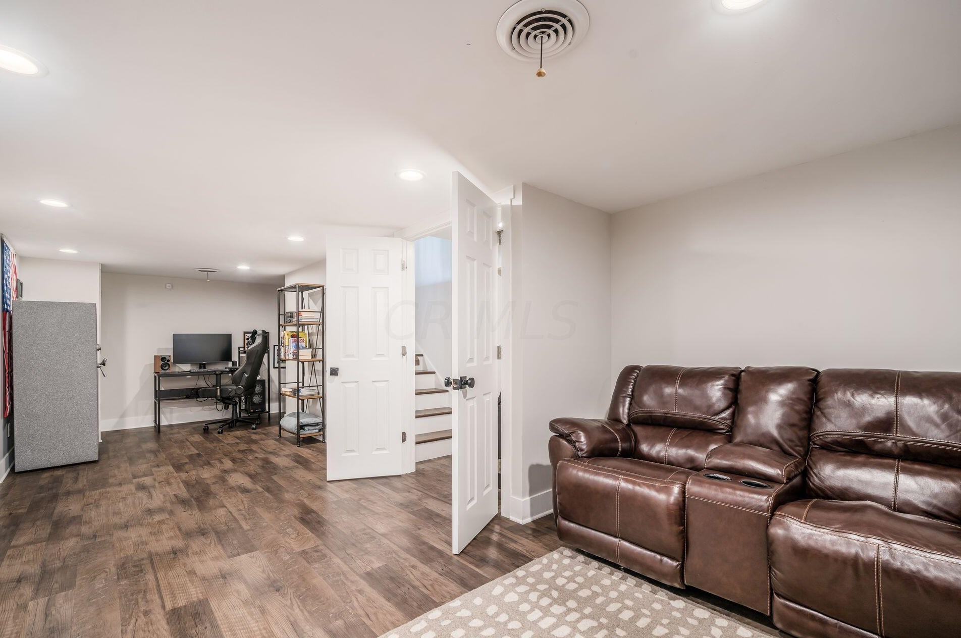 3871 Hillview Dr, Columbus OH 43220-4735 exterior