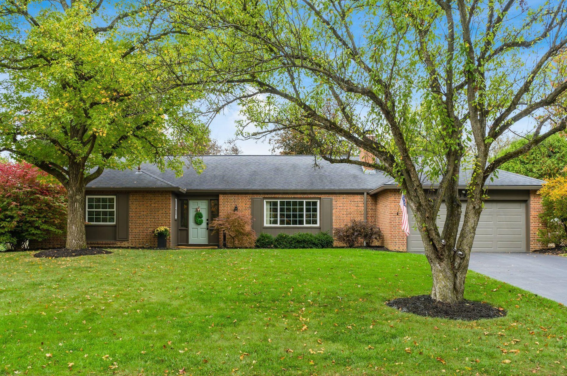 3871 Hillview Dr, Columbus, OH 43220-4735
