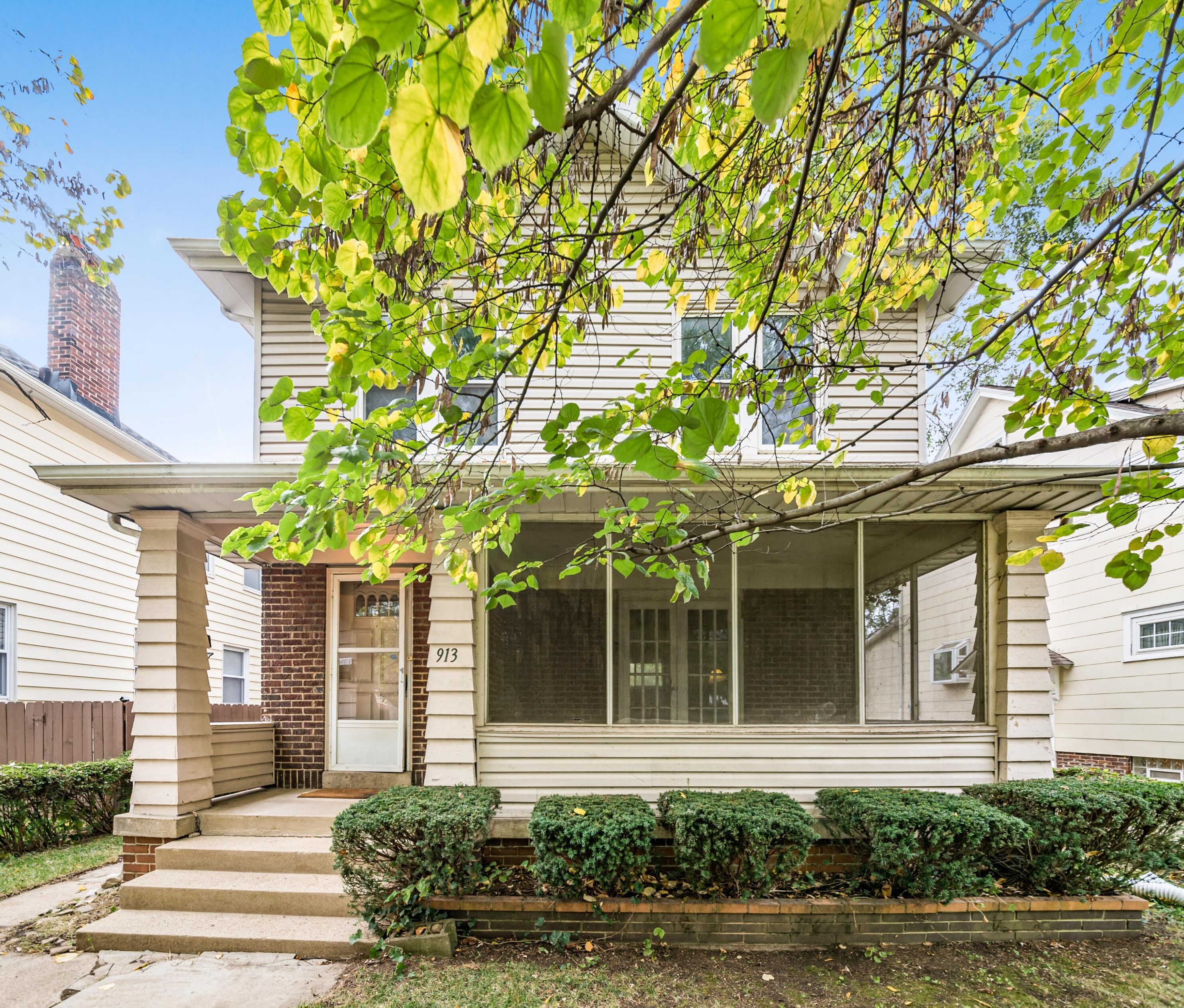 913 Timberman Rd, Columbus, OH 43212-3821