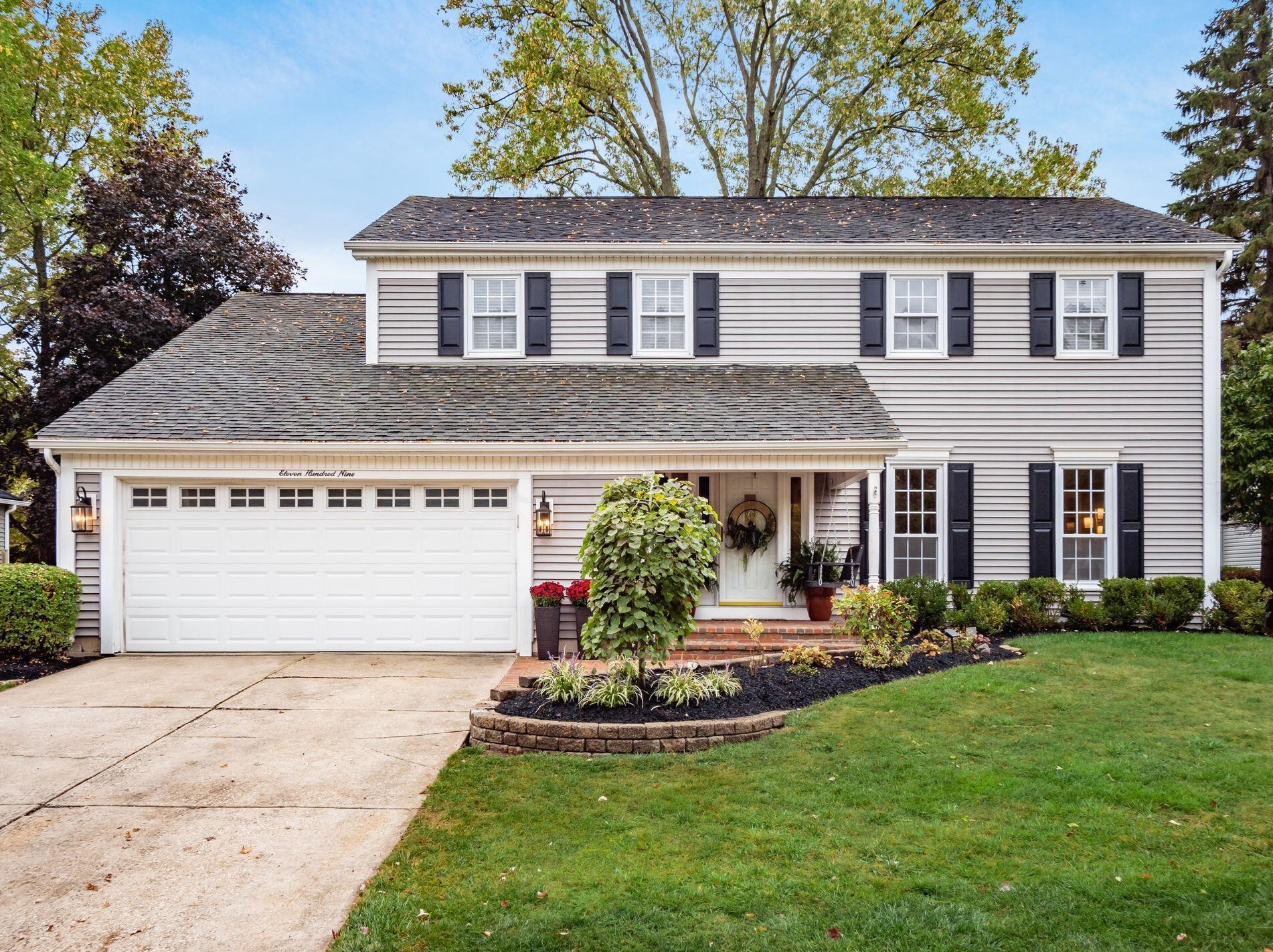 1109 Cross Country Dr, Columbus, OH 43235-2115