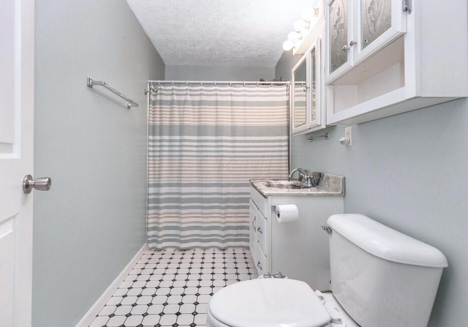 520 Westview Dr, Lancaster OH 43130-2880 exterior