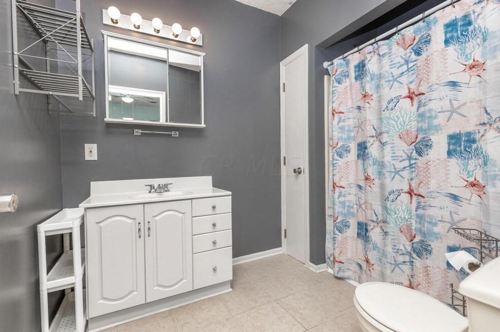 520 Westview Dr, Lancaster OH 43130-2880 exterior