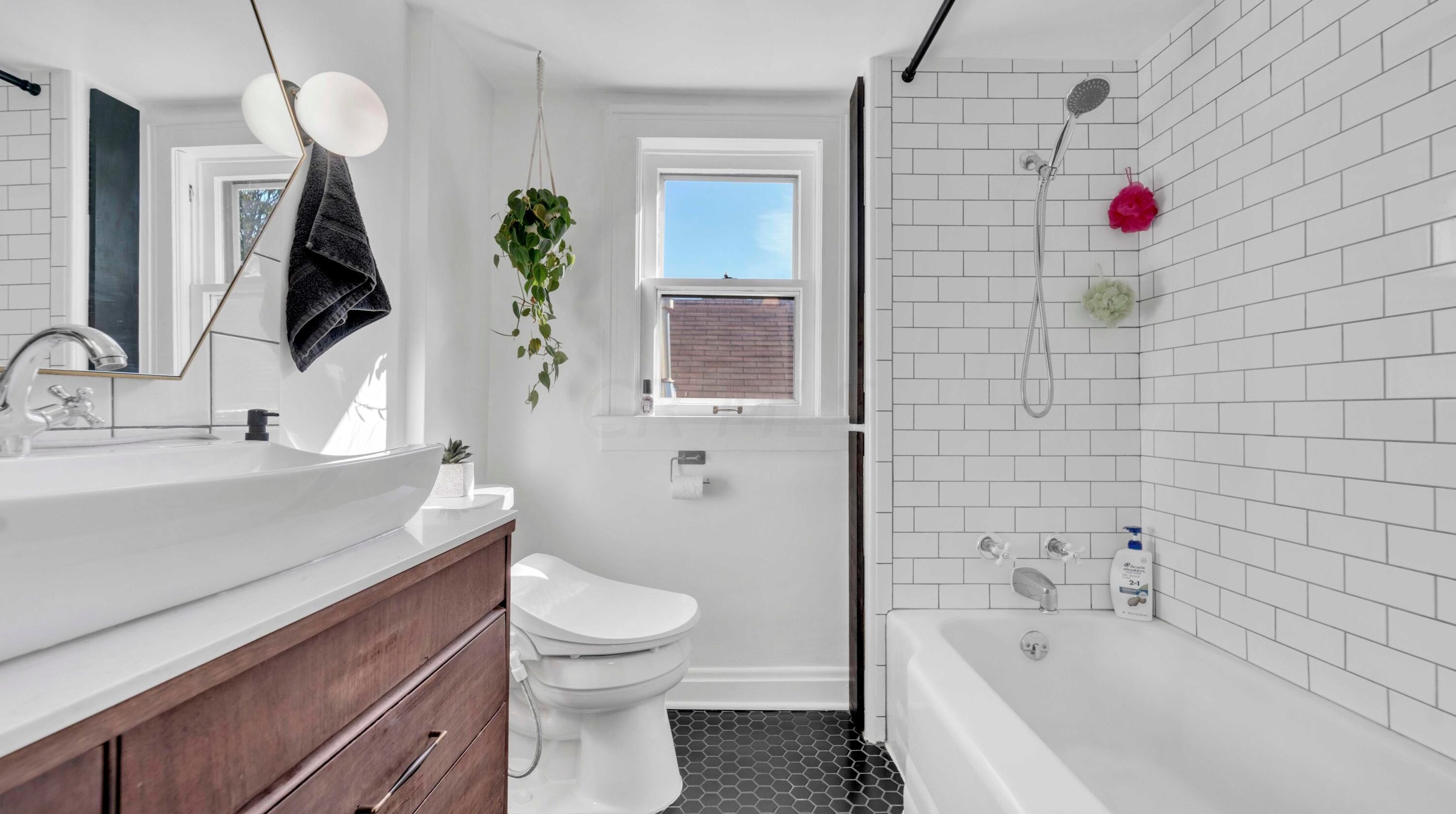 301 Markison Ave, Columbus OH 43207-1833 exterior