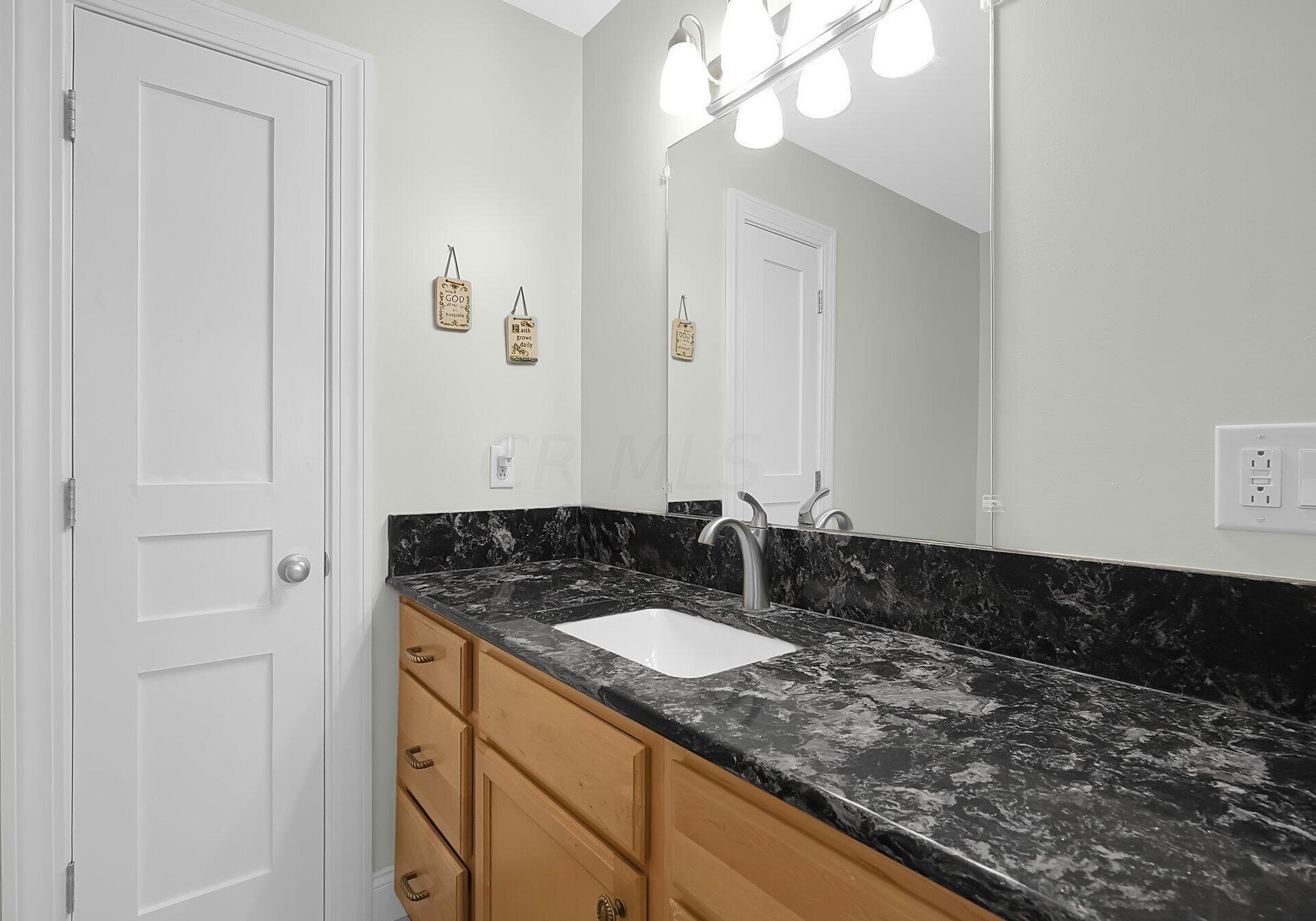 512 Chatham Ct, Circleville OH  43113-2309 exterior