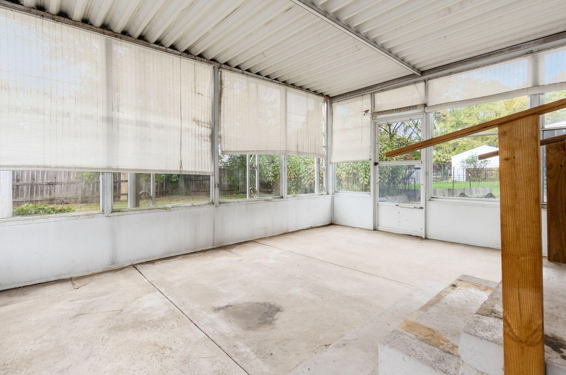 3589 Kenlawn St, Columbus OH 43224-3451 exterior