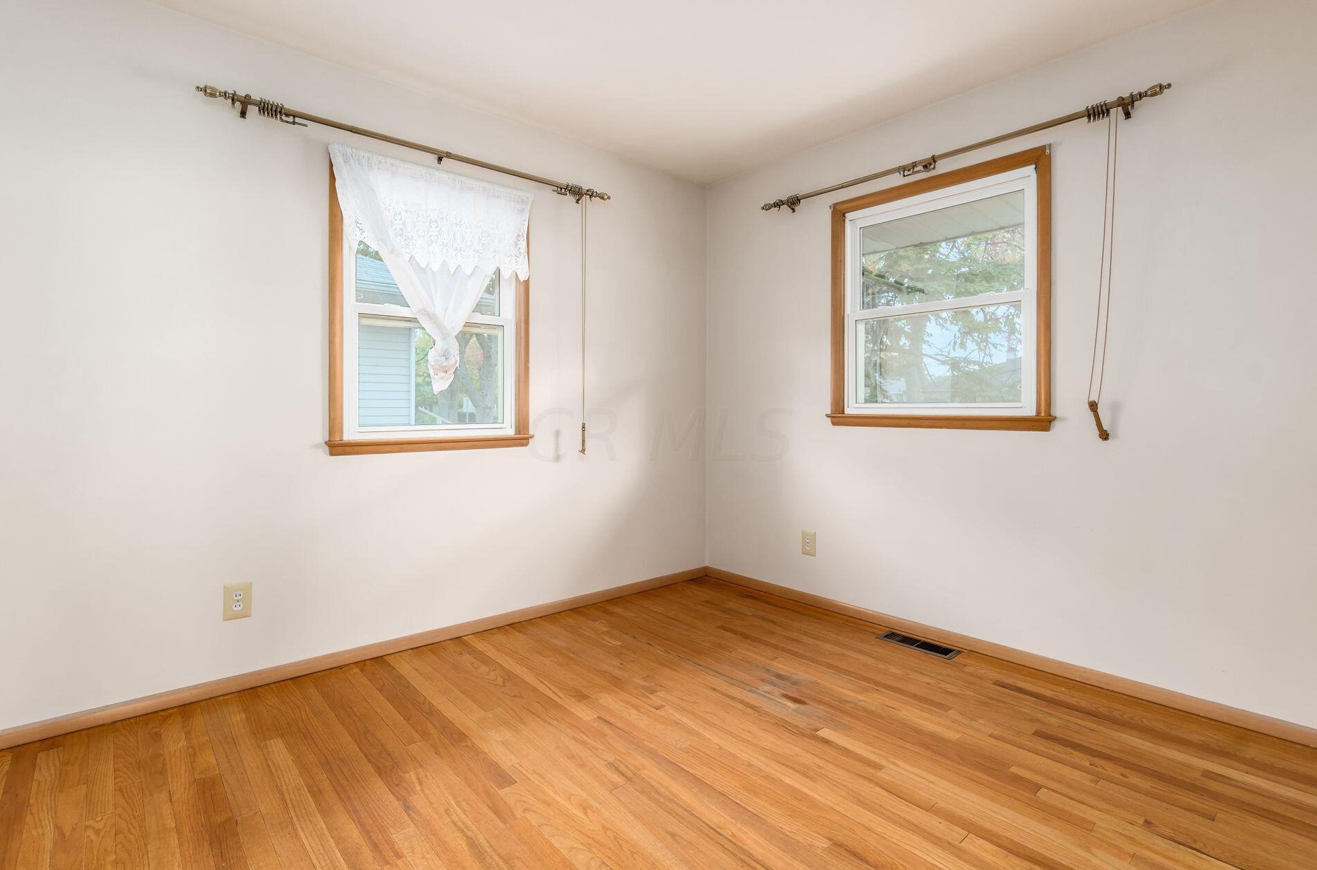 3589 Kenlawn St, Columbus OH 43224-3451 exterior