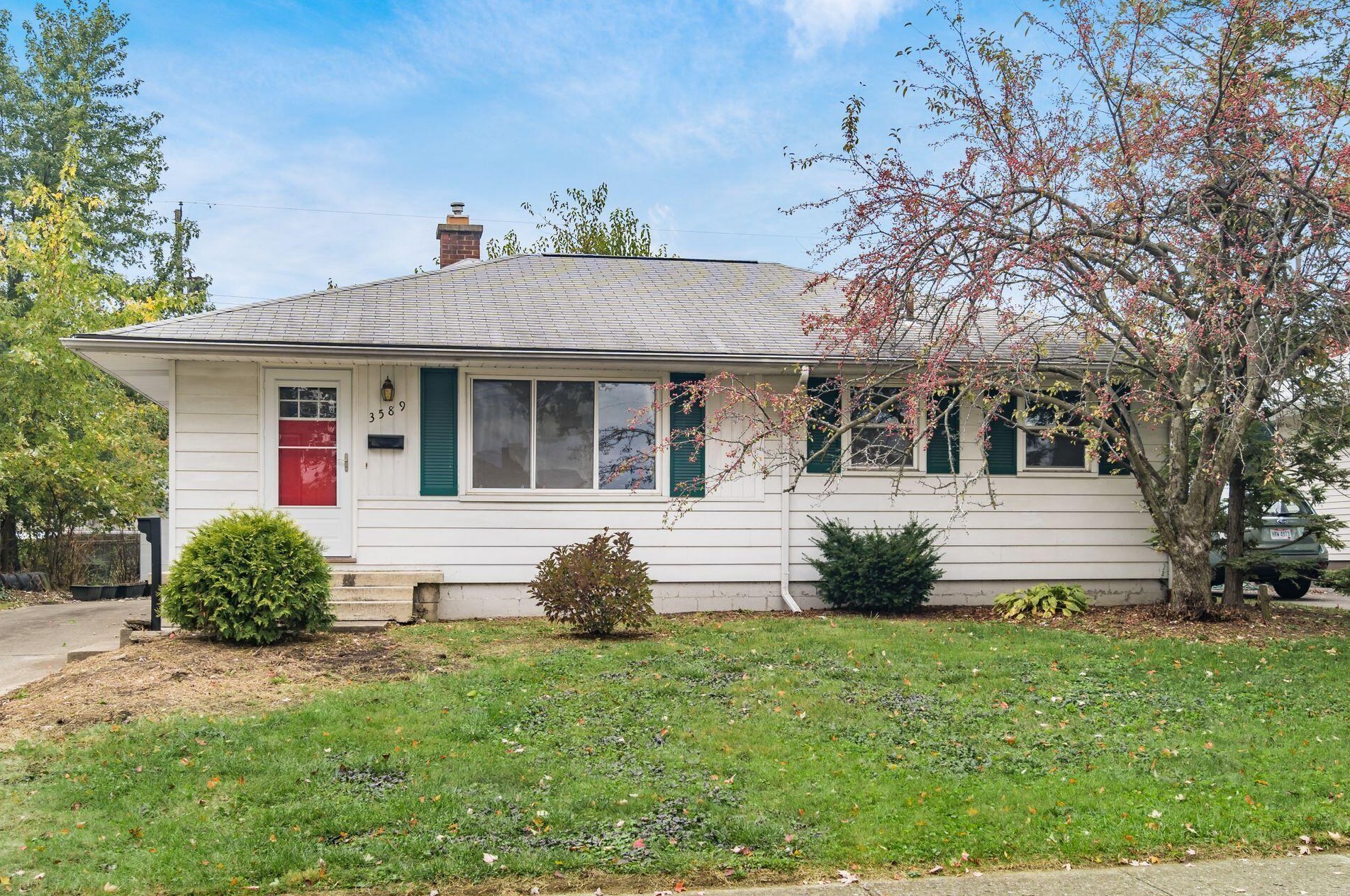 3589 Kenlawn St, Columbus, OH 43224-3451