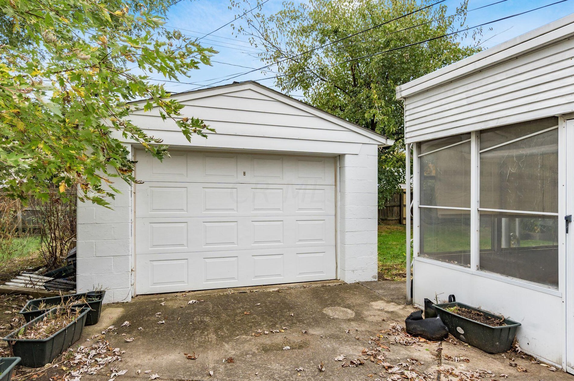 3589 Kenlawn St, Columbus OH 43224-3451 exterior