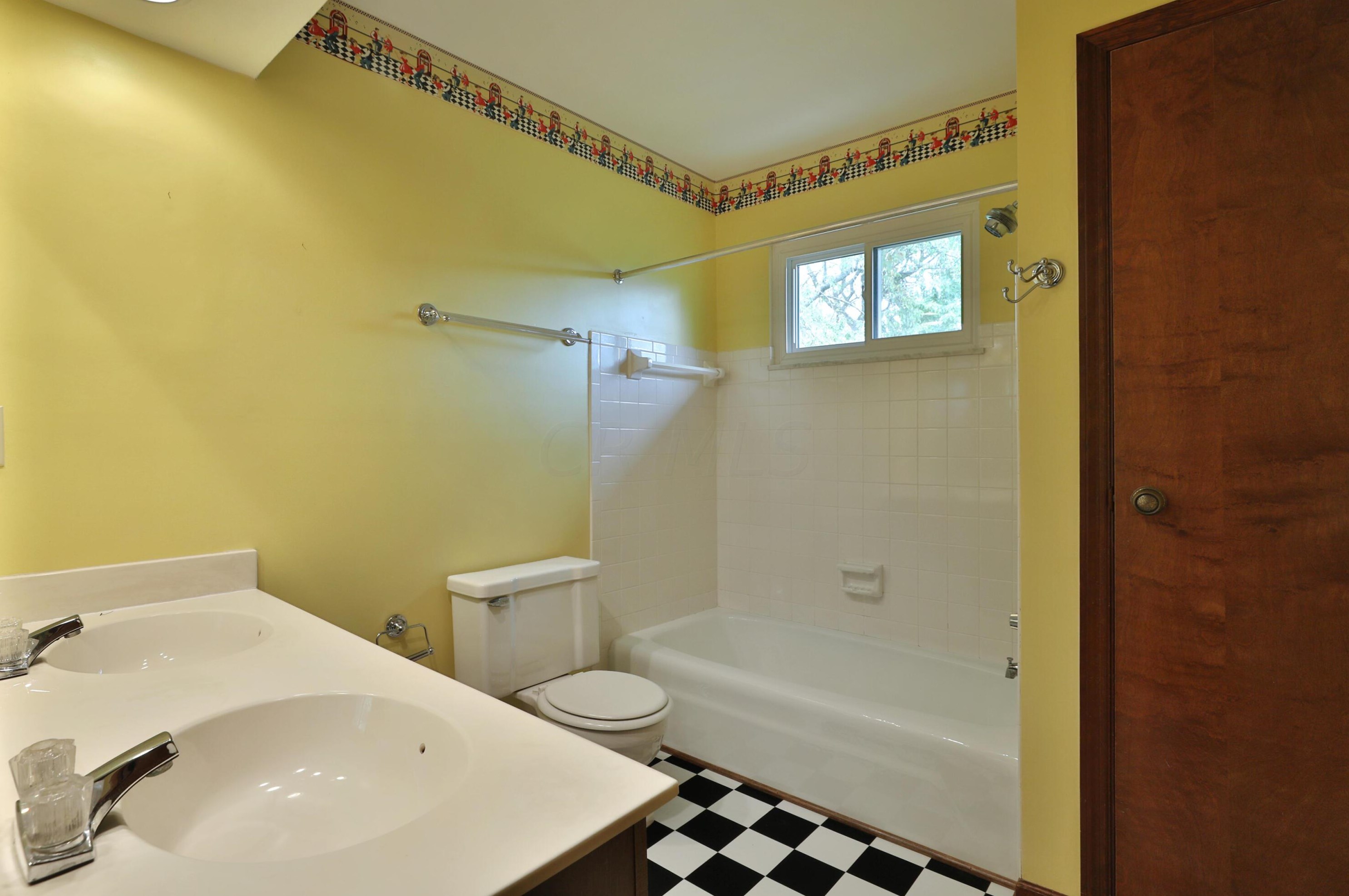 1606 Scottsdale Ave, Columbus OH 43235-2519 exterior