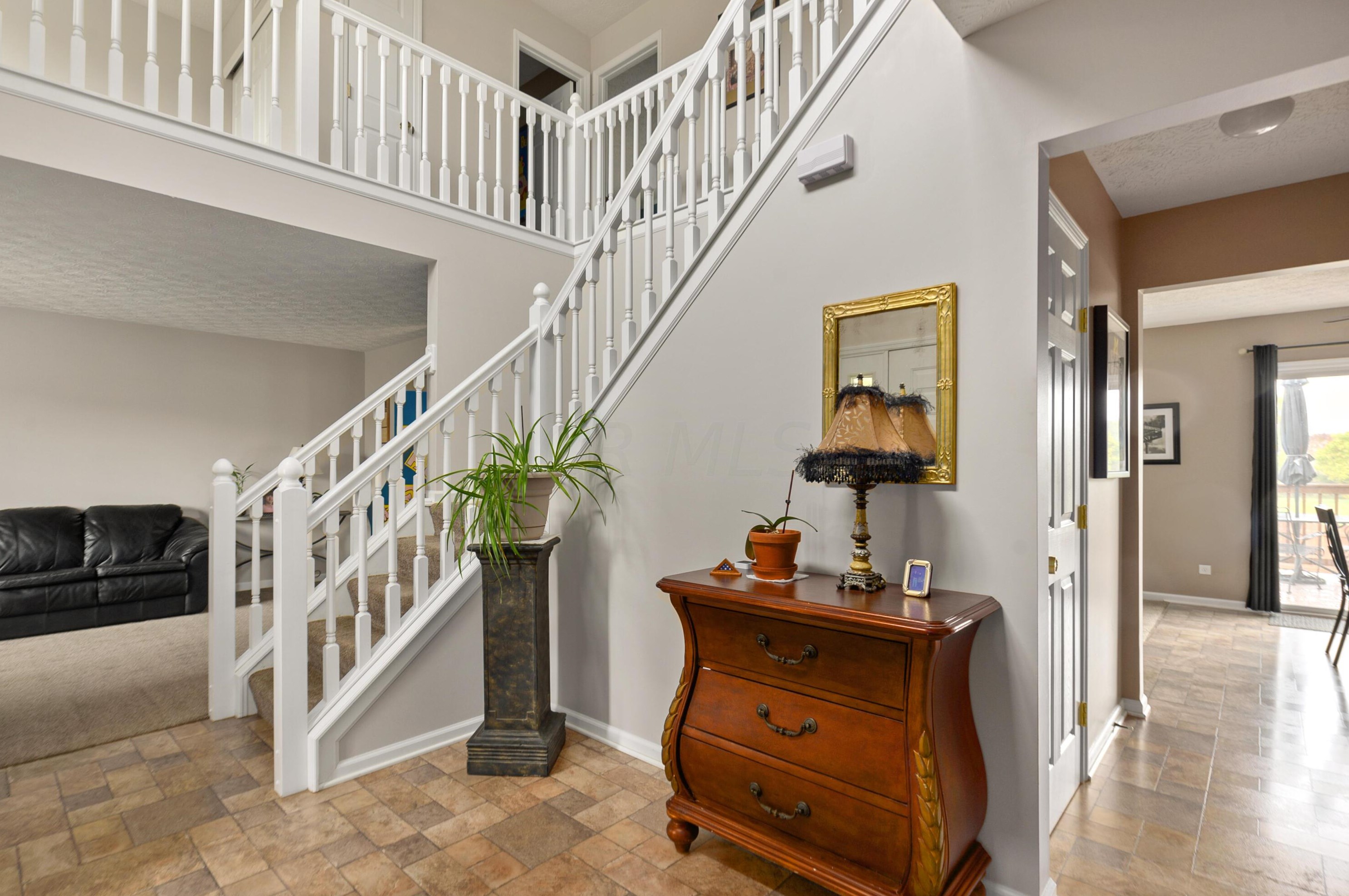 1590 Roscommon Dr, Pataskala, OH 43062