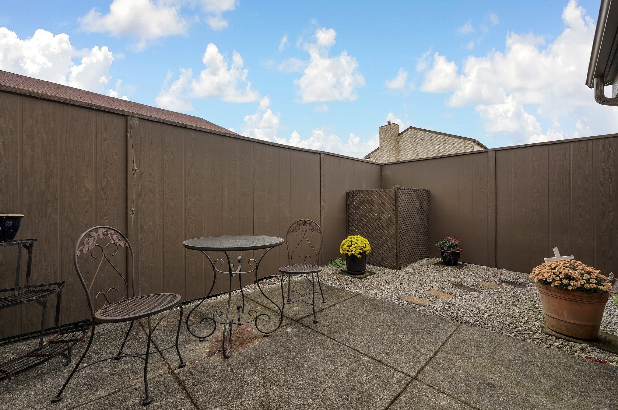 5280 Wood Run Blvd, Columbus OH 43220-7305 exterior