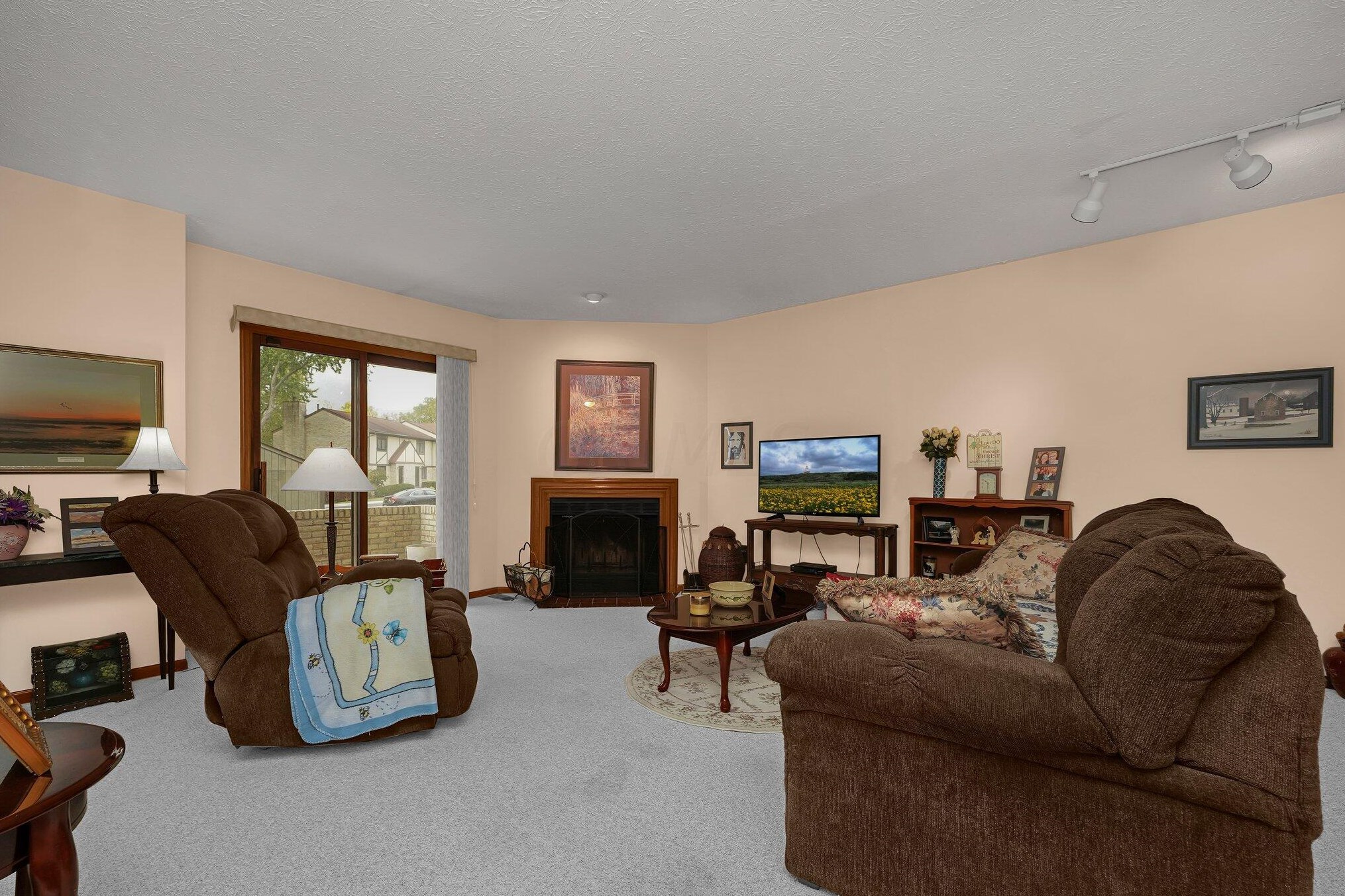 5280 Wood Run Blvd, Columbus OH 43220-7305 exterior