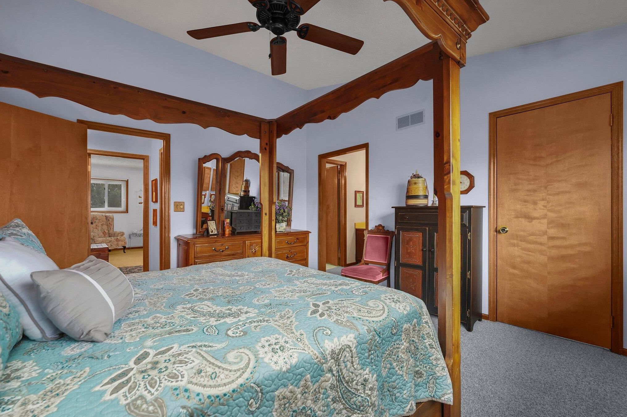 5280 Wood Run Blvd, Columbus OH 43220-7305 exterior