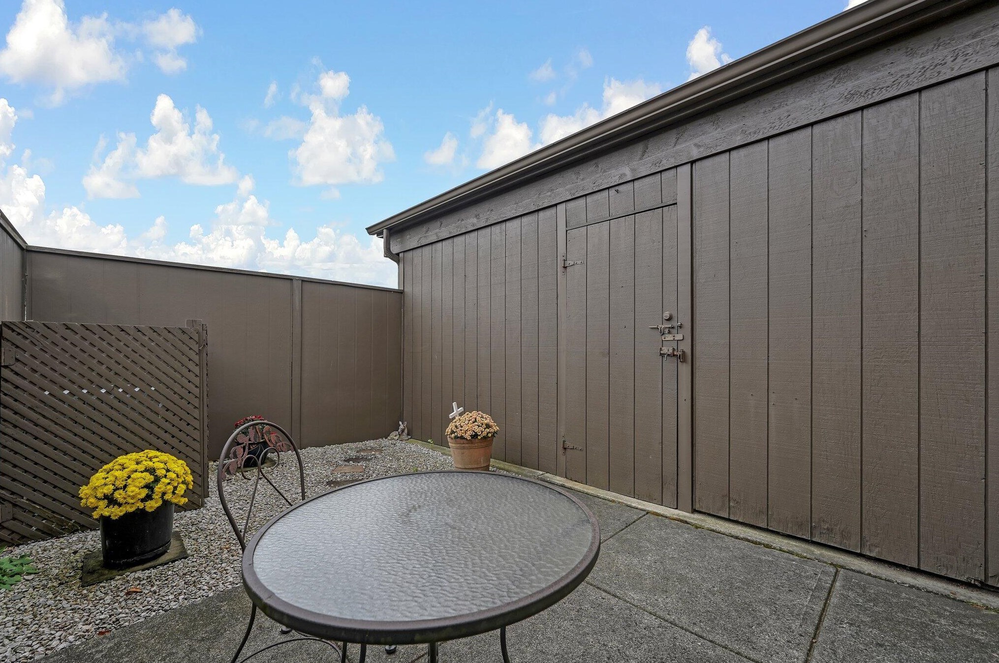 5280 Wood Run Blvd, Columbus OH 43220-7305 exterior