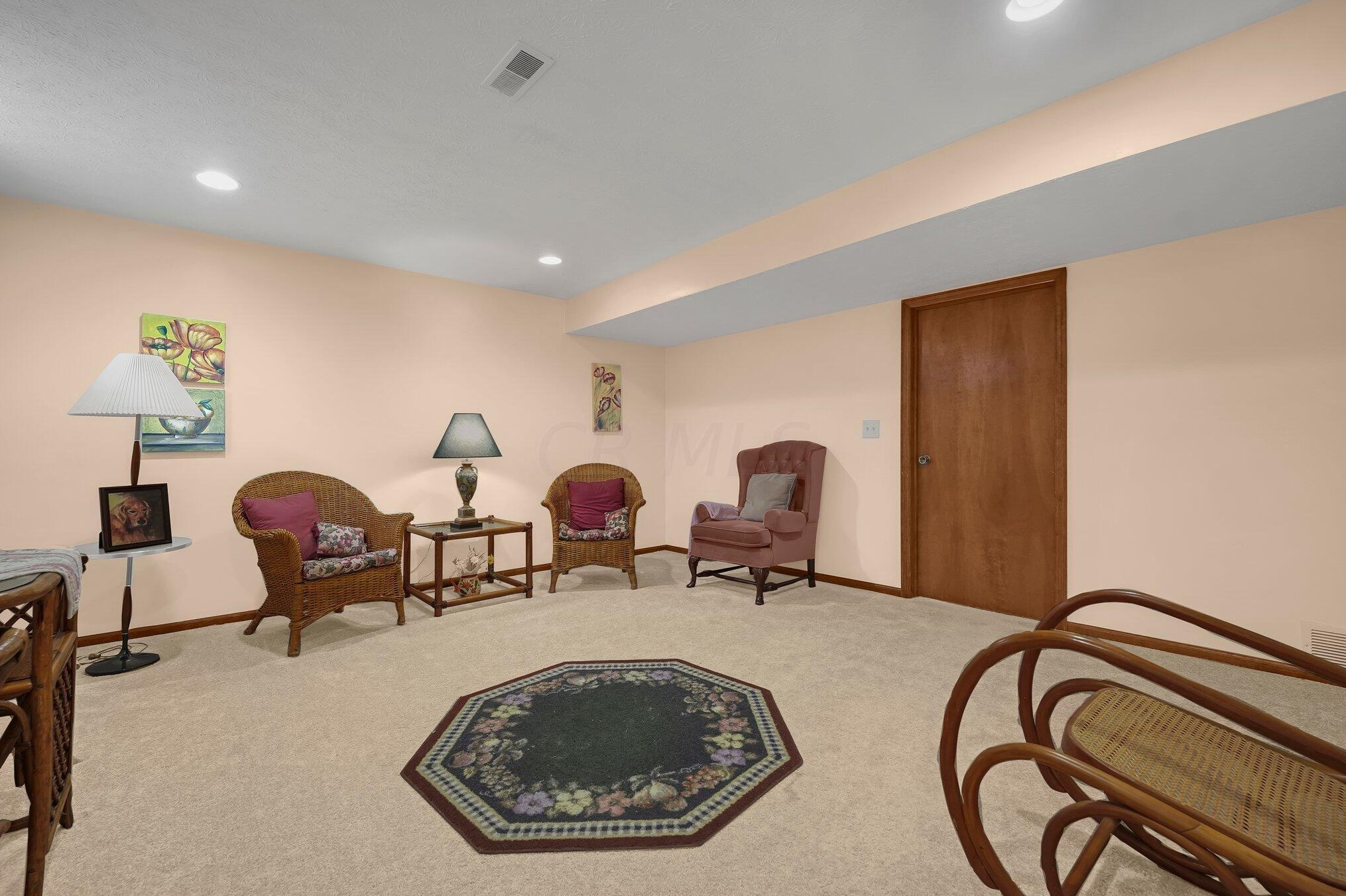 5280 Wood Run Blvd, Columbus OH 43220-7305 exterior