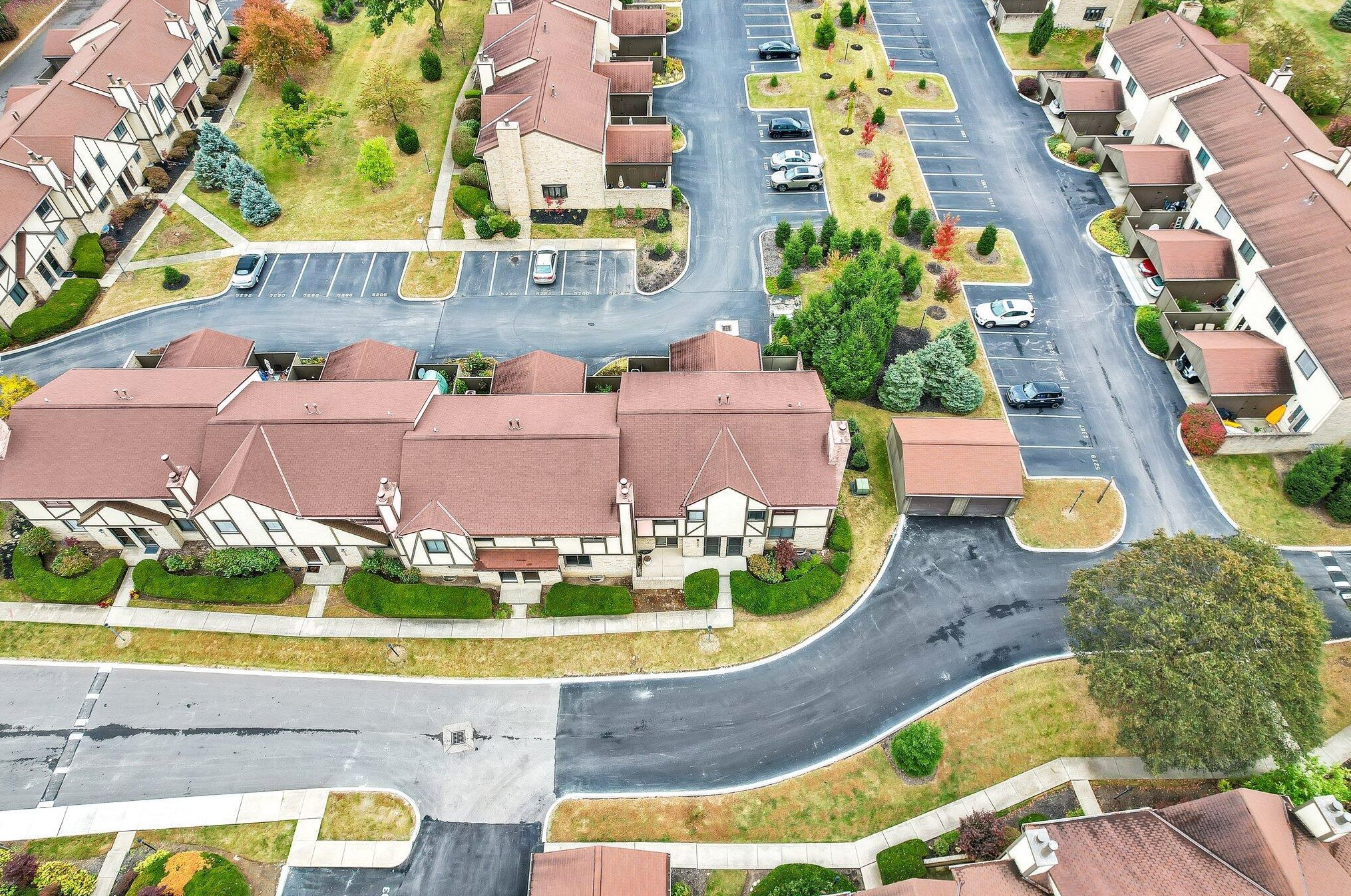 5280 Wood Run Blvd, Columbus OH 43220-7305 exterior